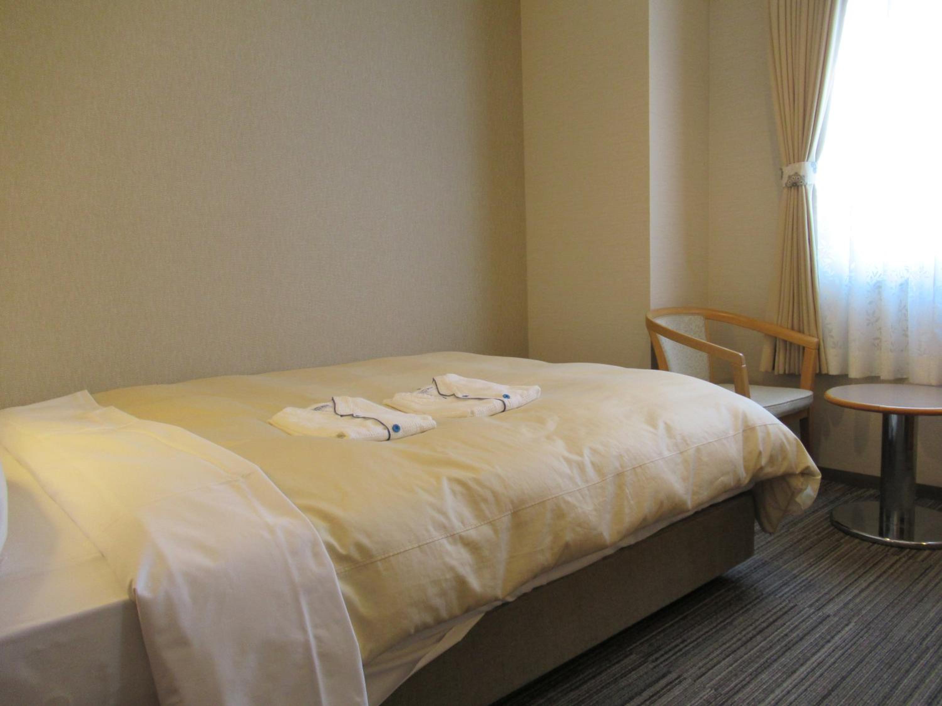 Double Room with Small Double Bed - Smoking photo 1