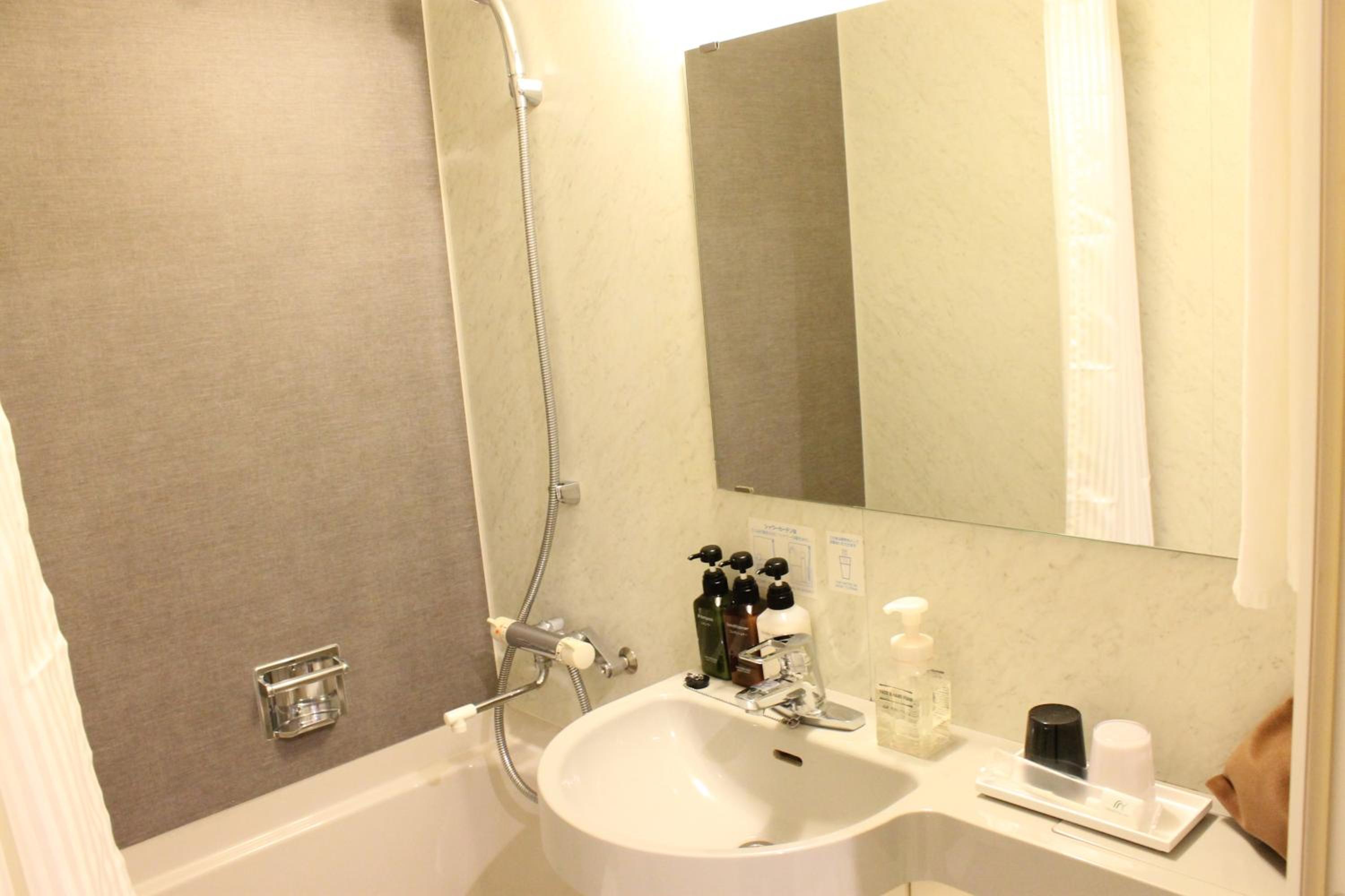 Double Room with Small Double Bed -Smoking photo 3