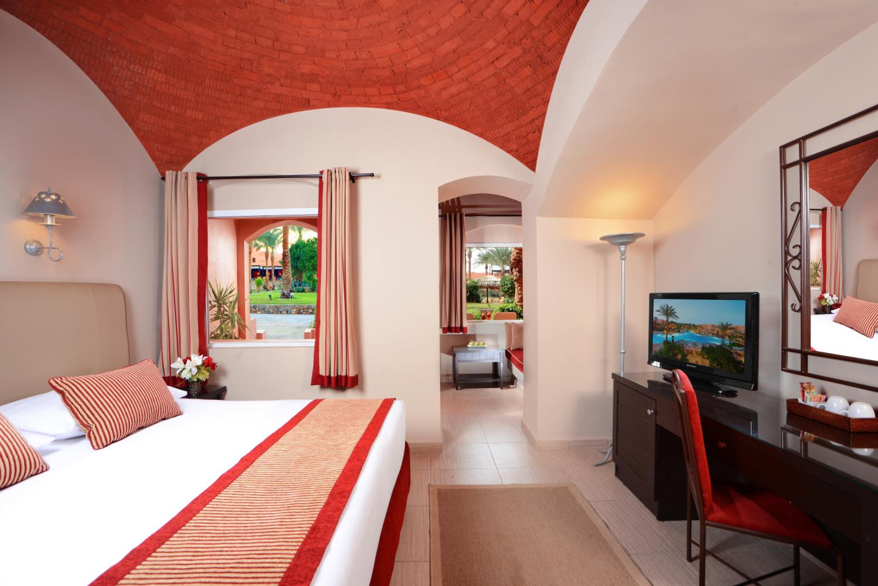 Superior, Queen or Twin Bed, Garden View