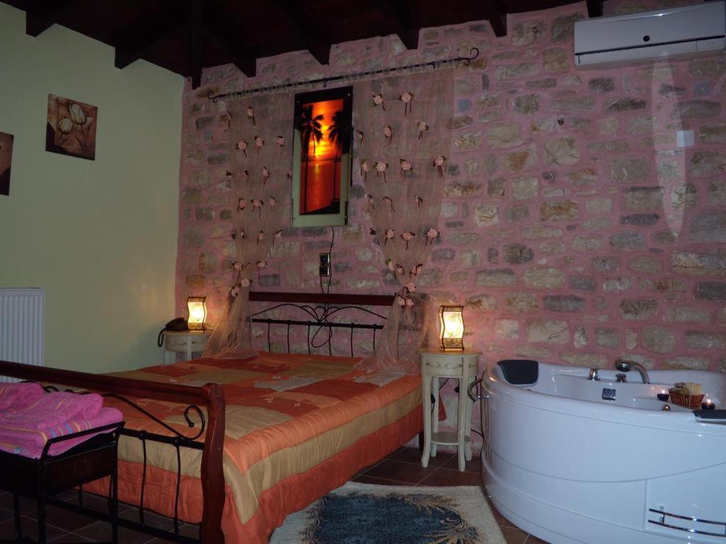 Superior Junior Suite With Fireplace and Hot Tub photo 1