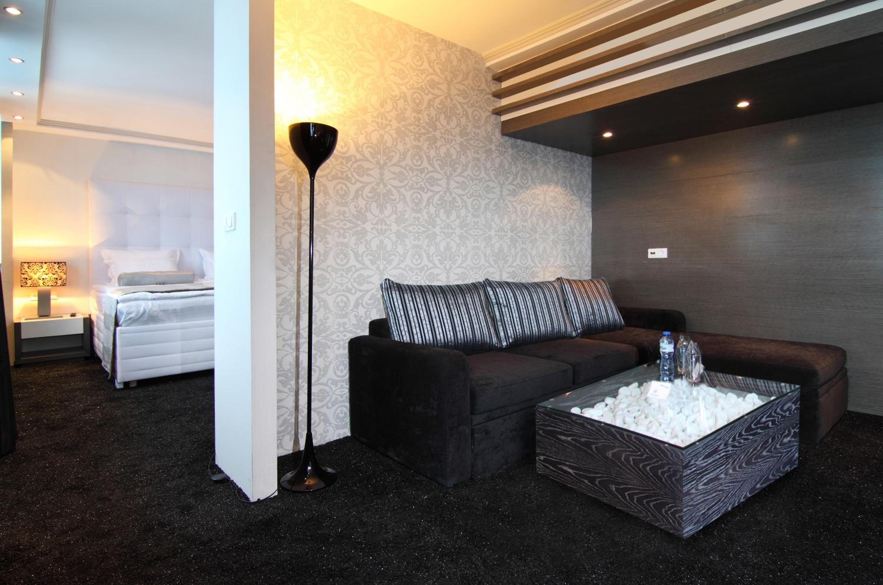 Executive Suite with River View and Free Parking photo 3