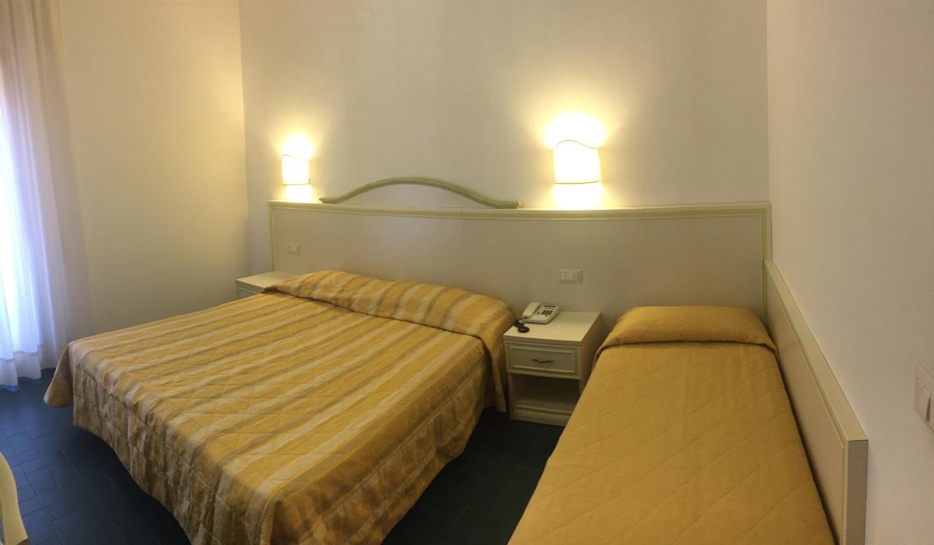 Standard Triple Room photo 3