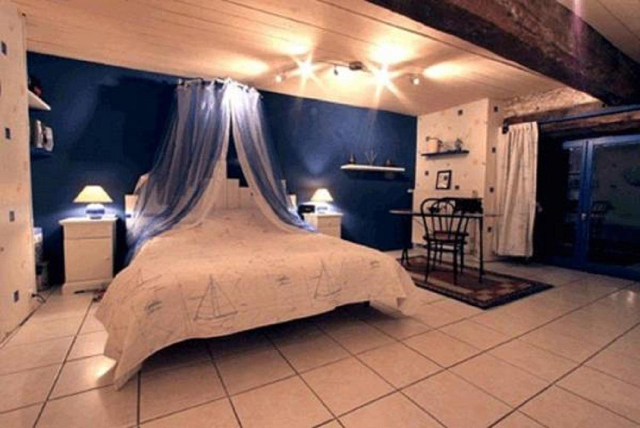 Double Room with Private Bathroom - Photo 2