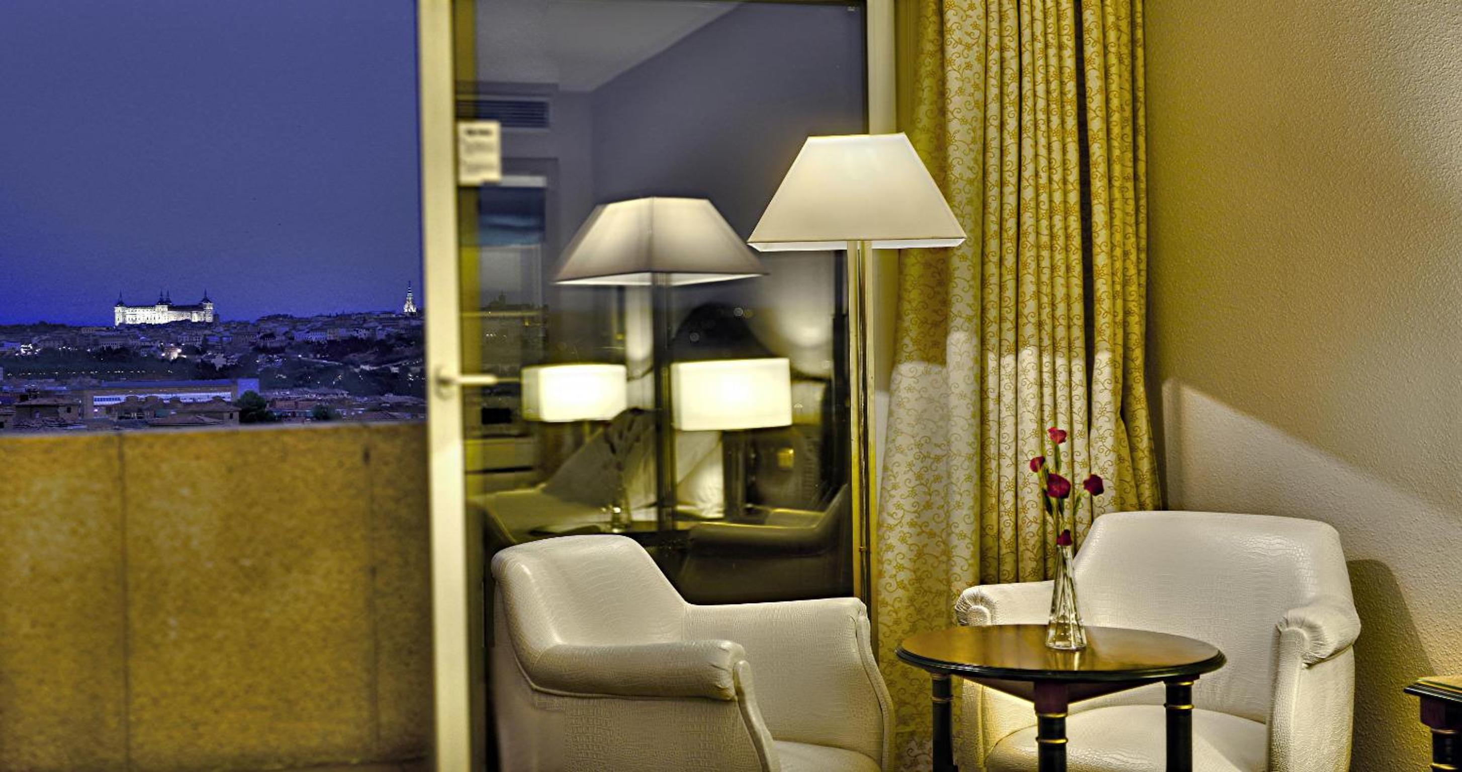 Double Room with City View - Photo 11