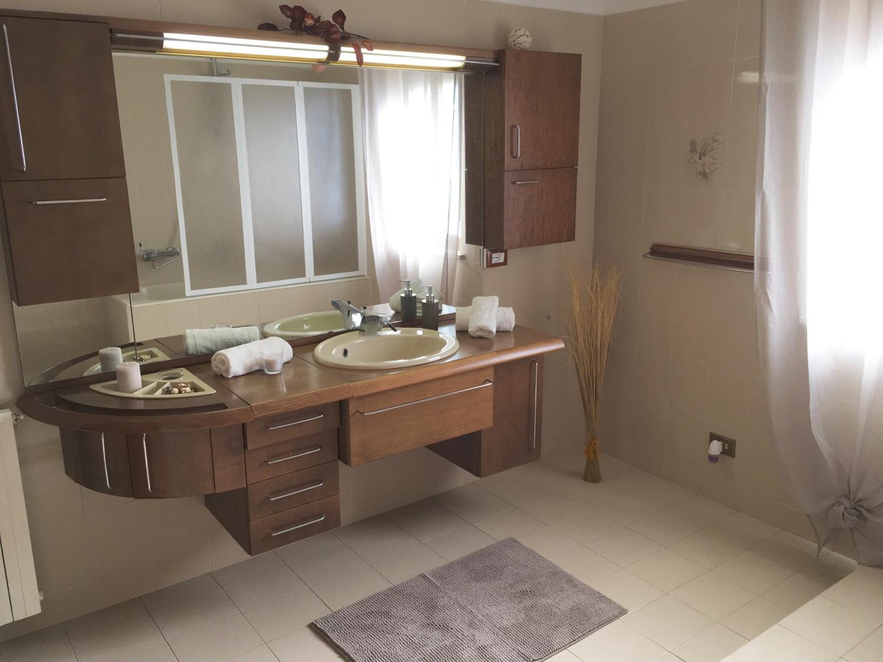 Family Room with Private Bathroom - Photo 17