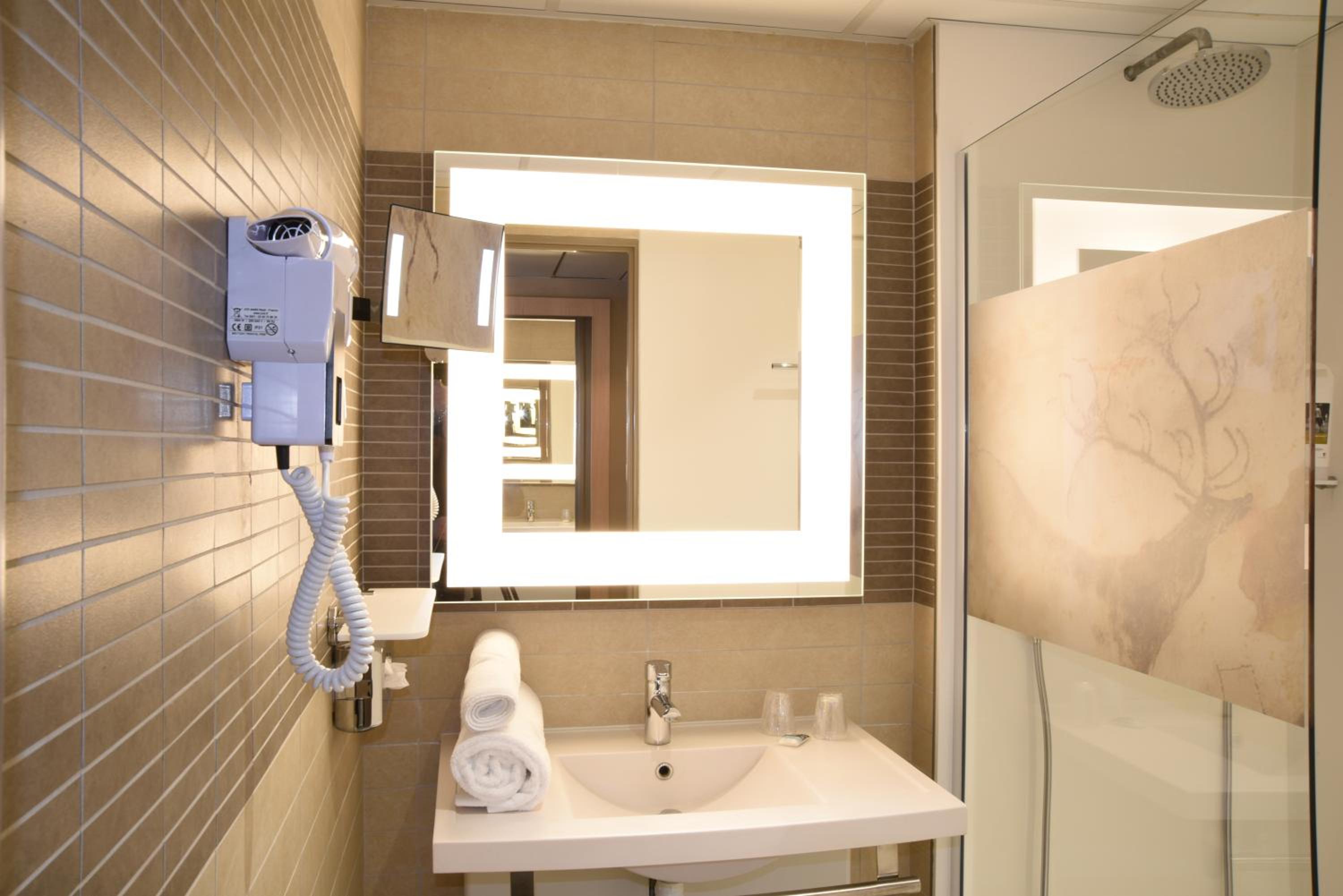 Classic Twin Room with Shower - Photo 5
