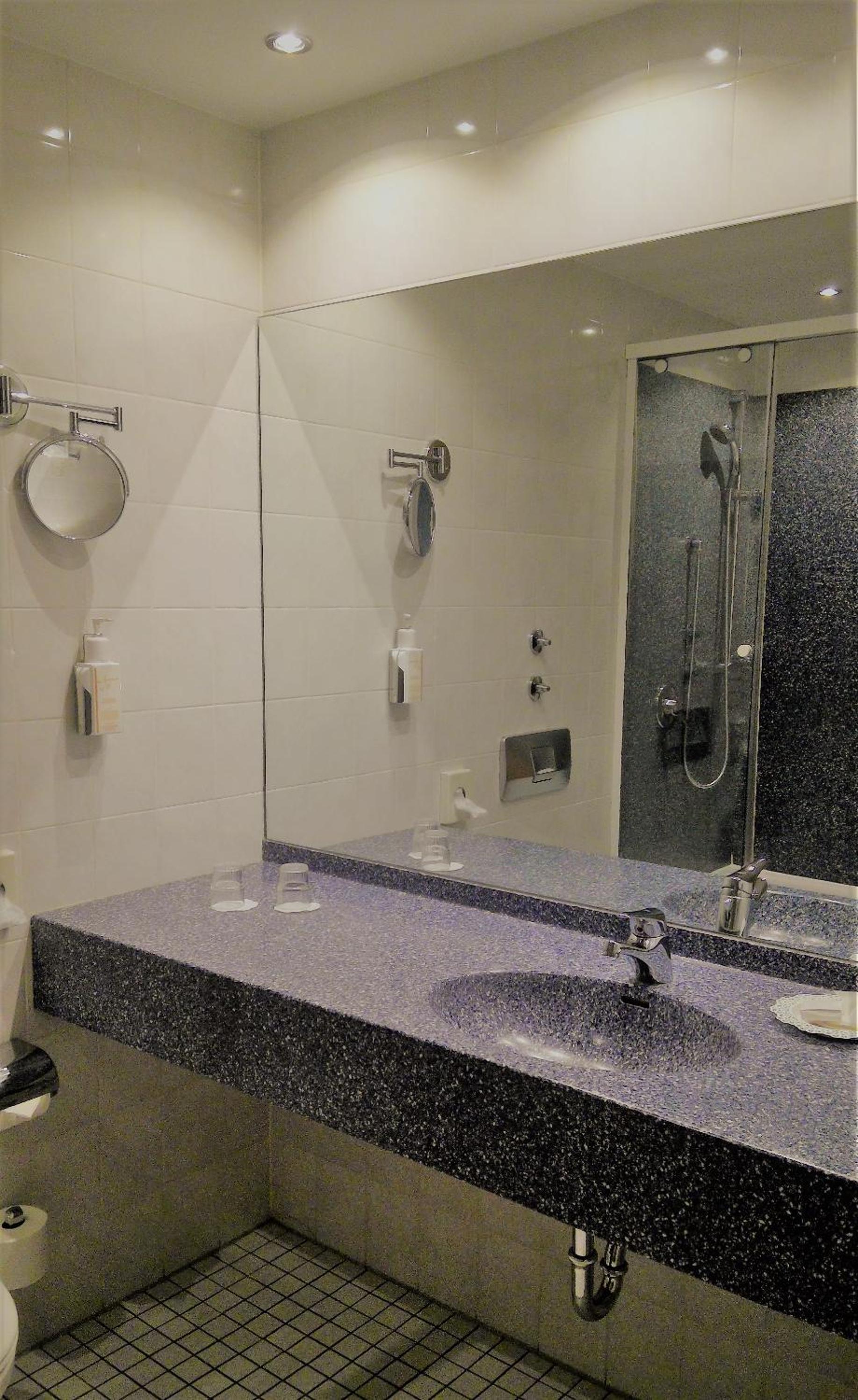 Double Room - Photo 10