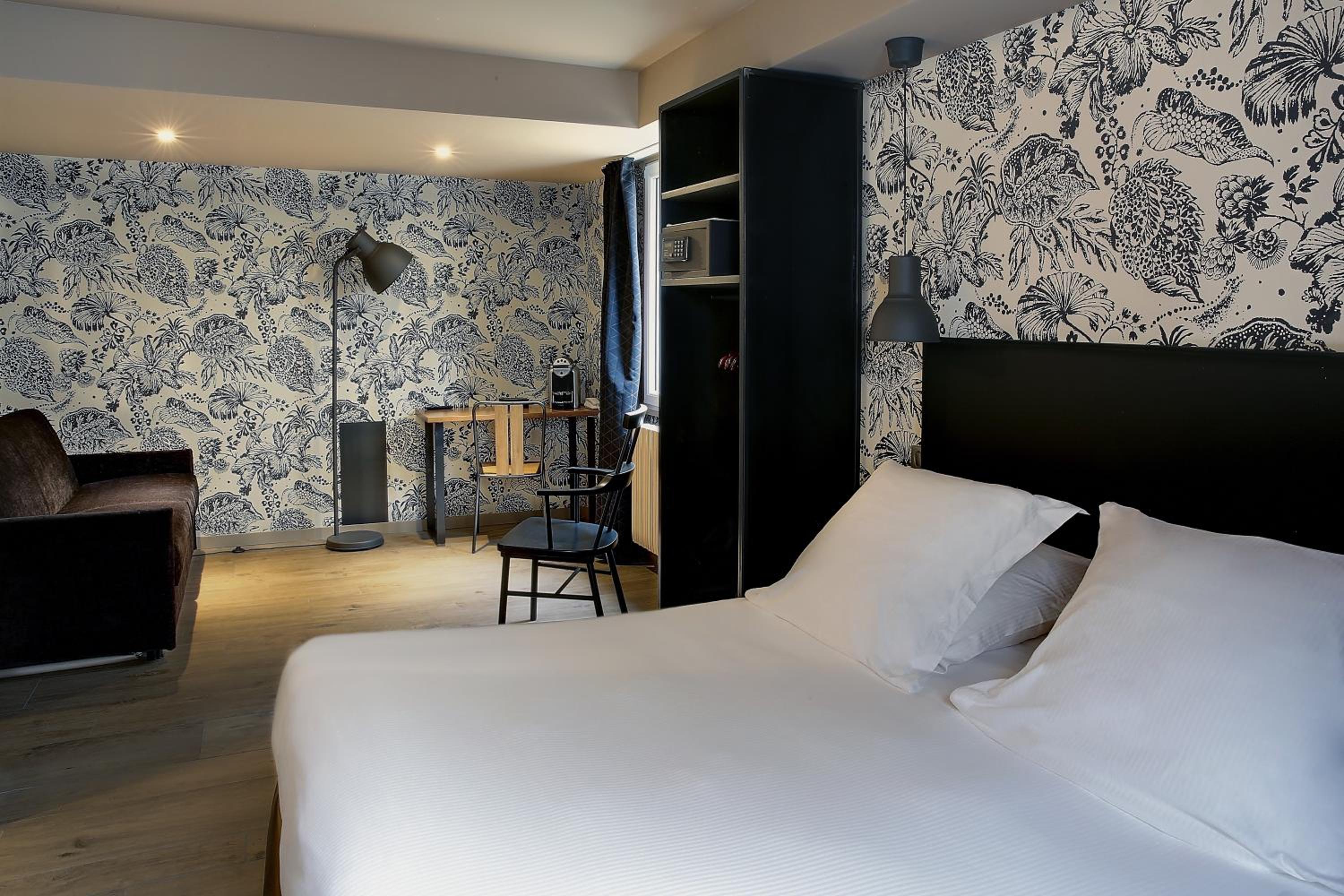 Superior King Room - Non-Smoking - Photo 4