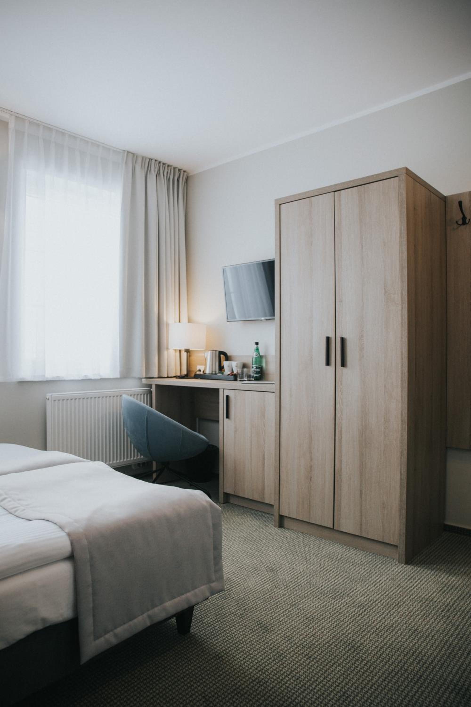 Double Room (2 Adults + 0 Children) photo 3