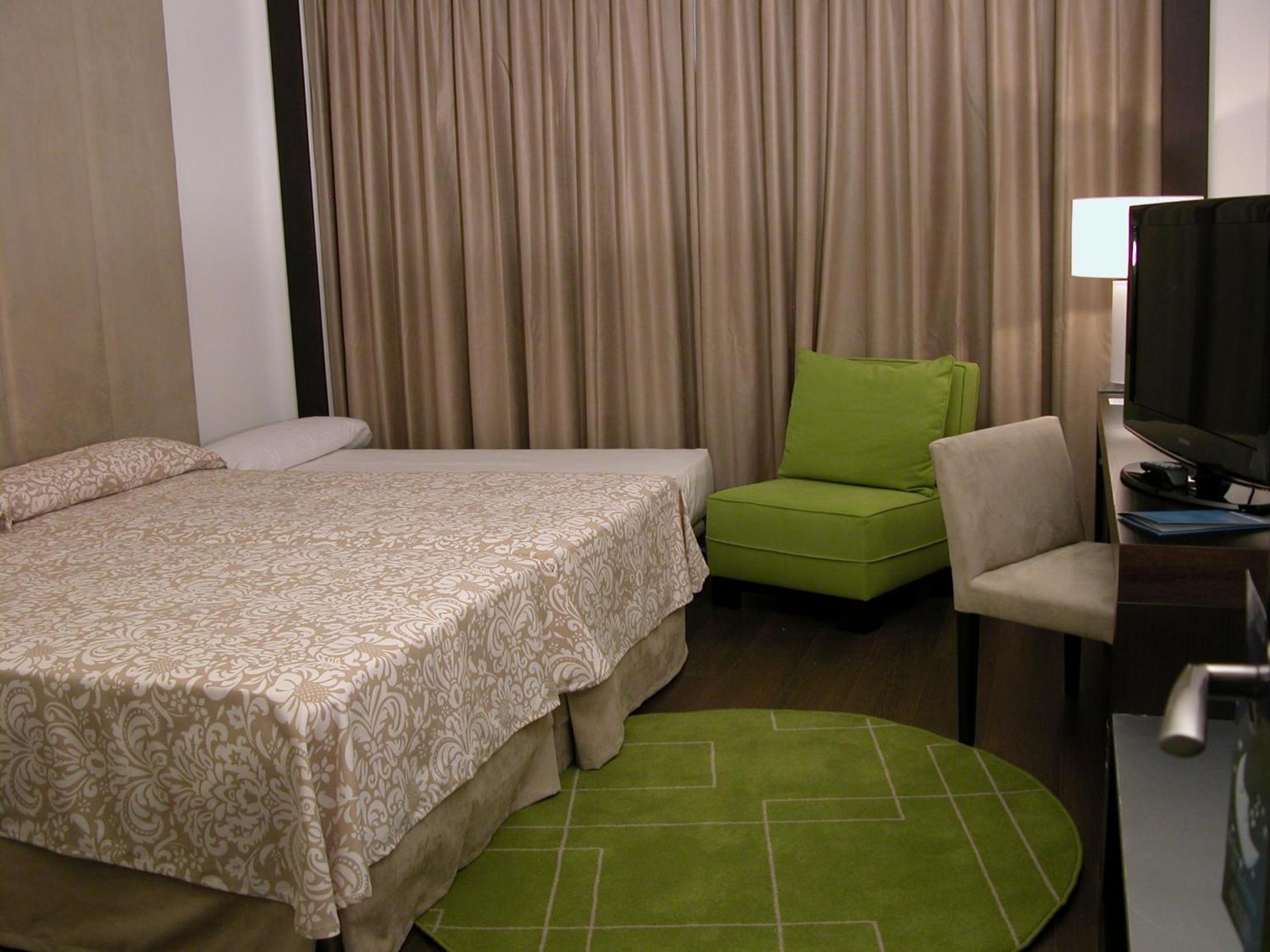 Double Room (2 Adults + 1 Child ) photo 2