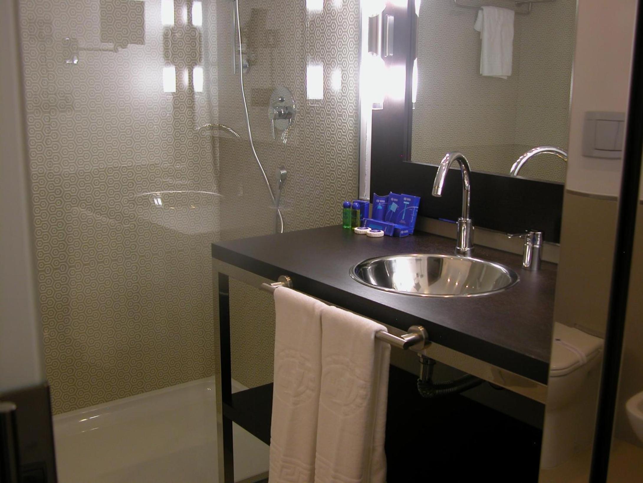 Double Room (2 Adults + 1 Child ) photo 3