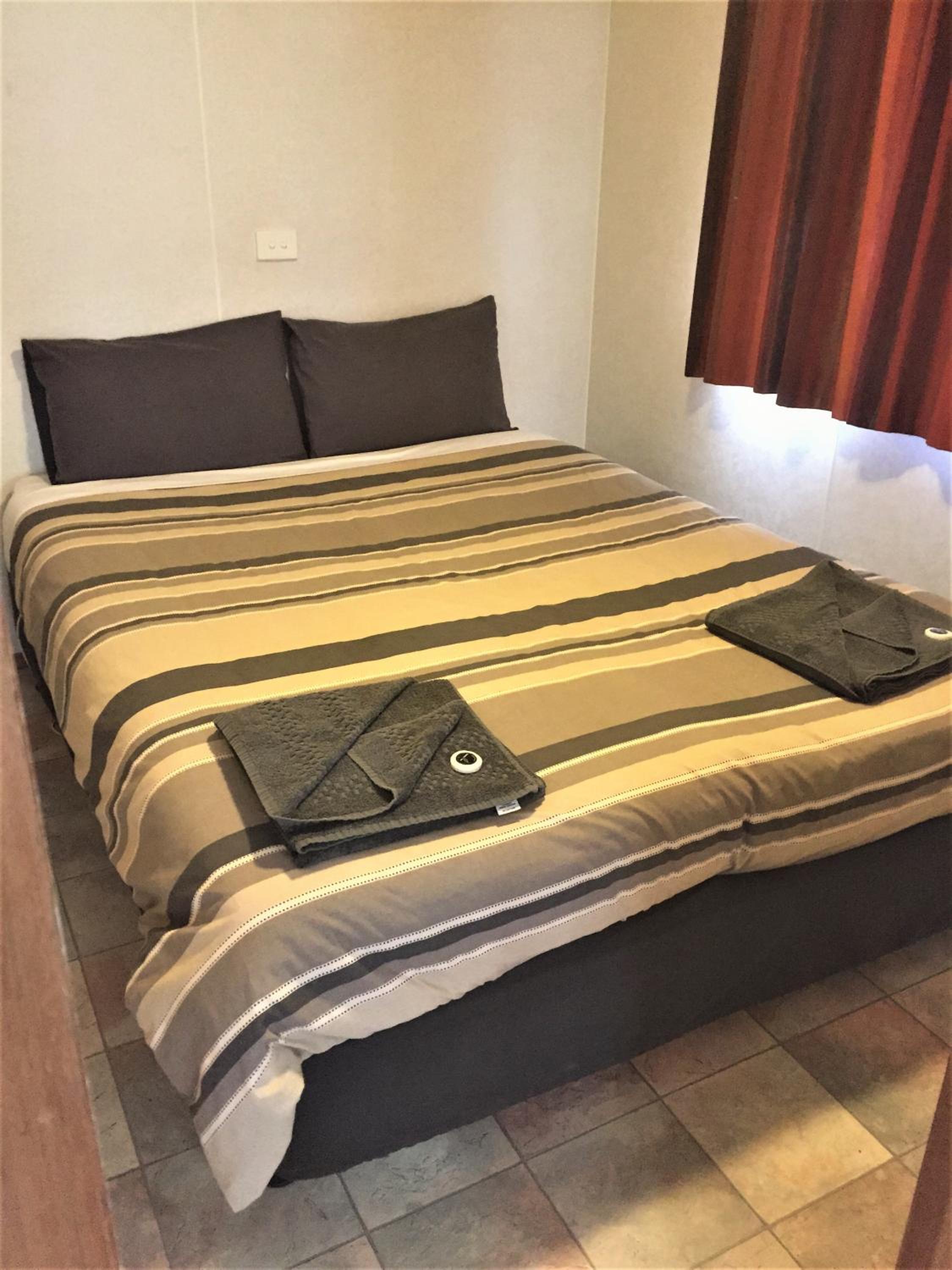 Standard Queen Room with Two Queen Beds photo 3