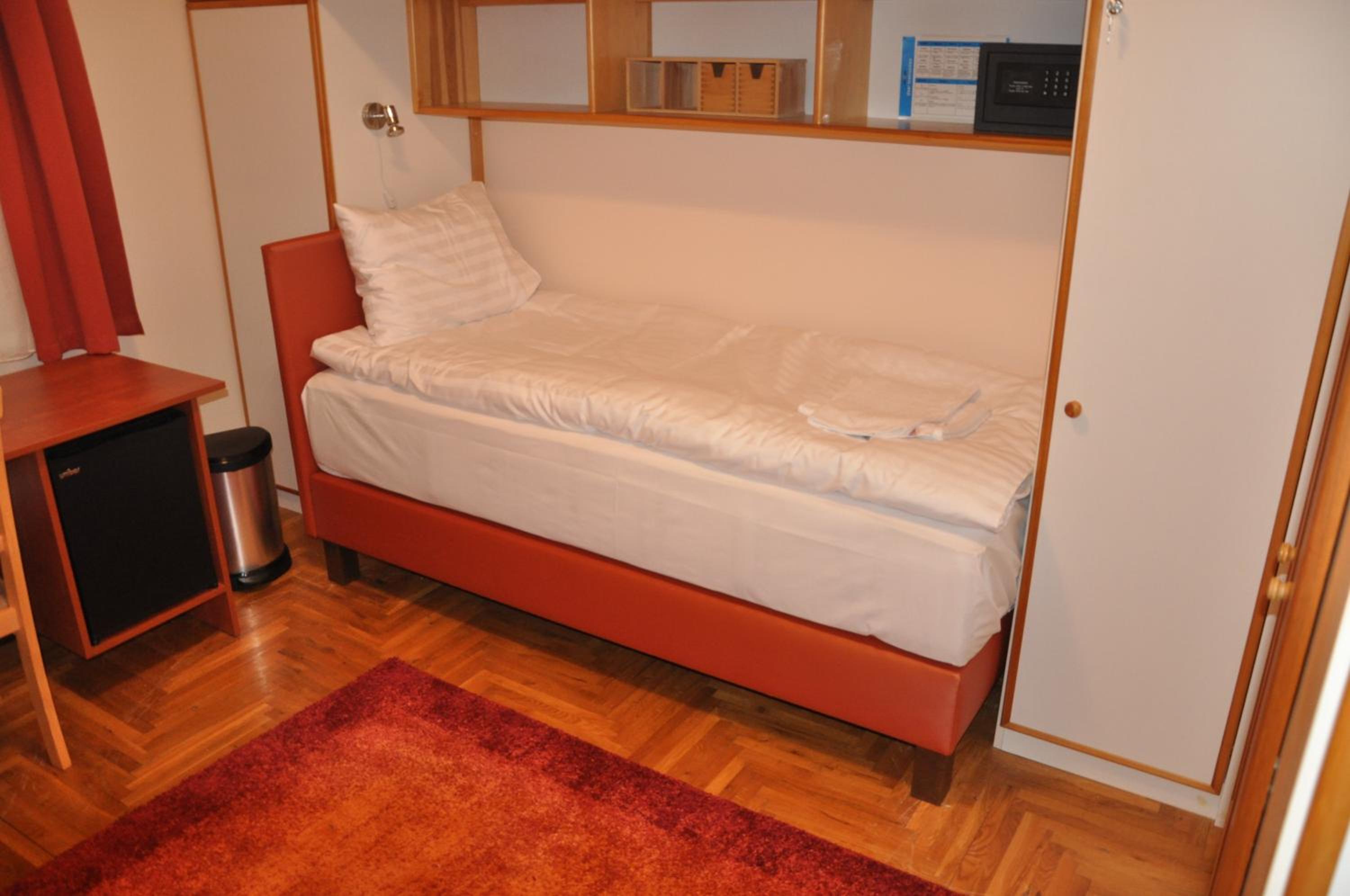Standard Twin Room - Photo 1