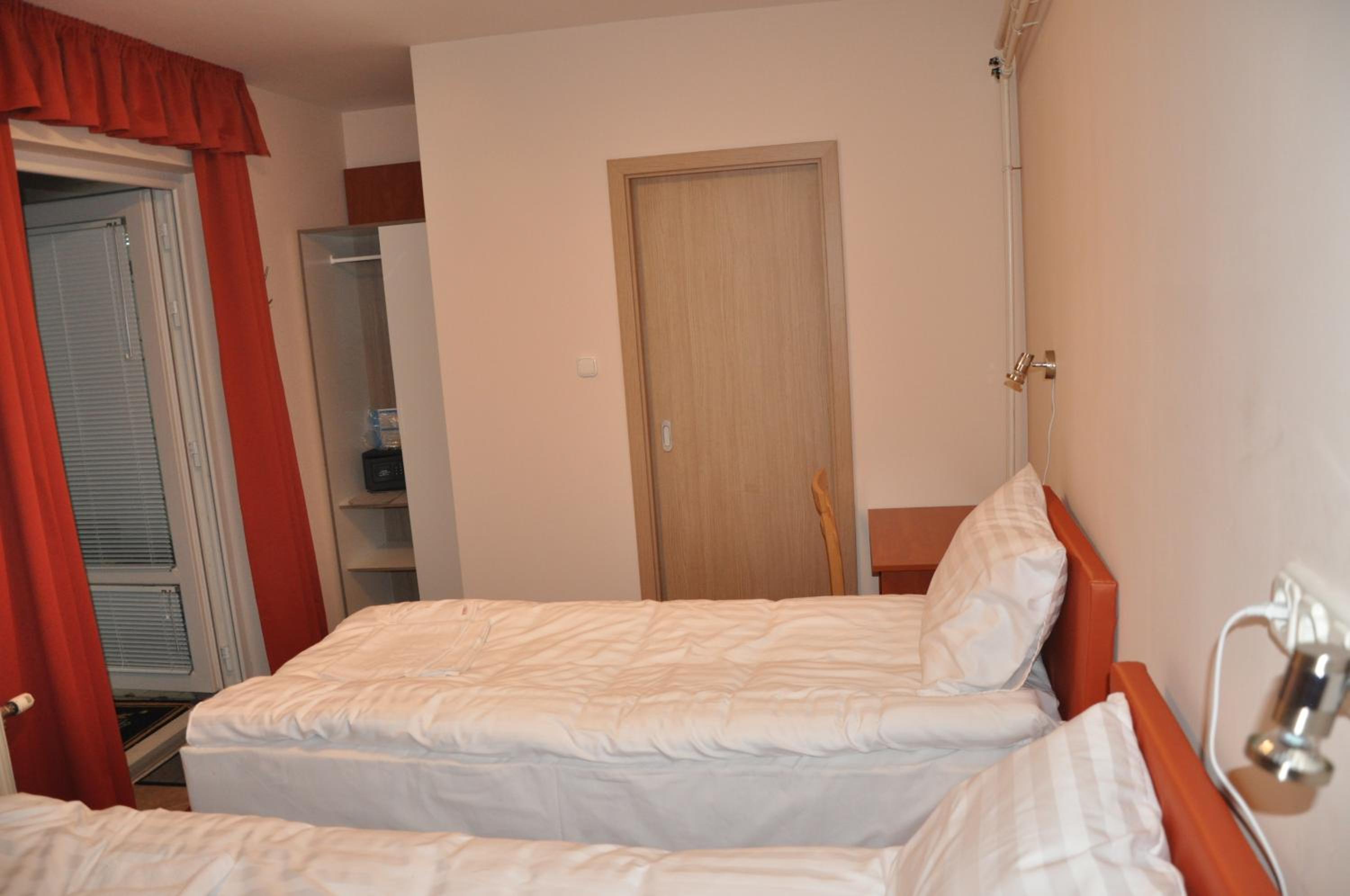 Studio Apartment - Photo 3