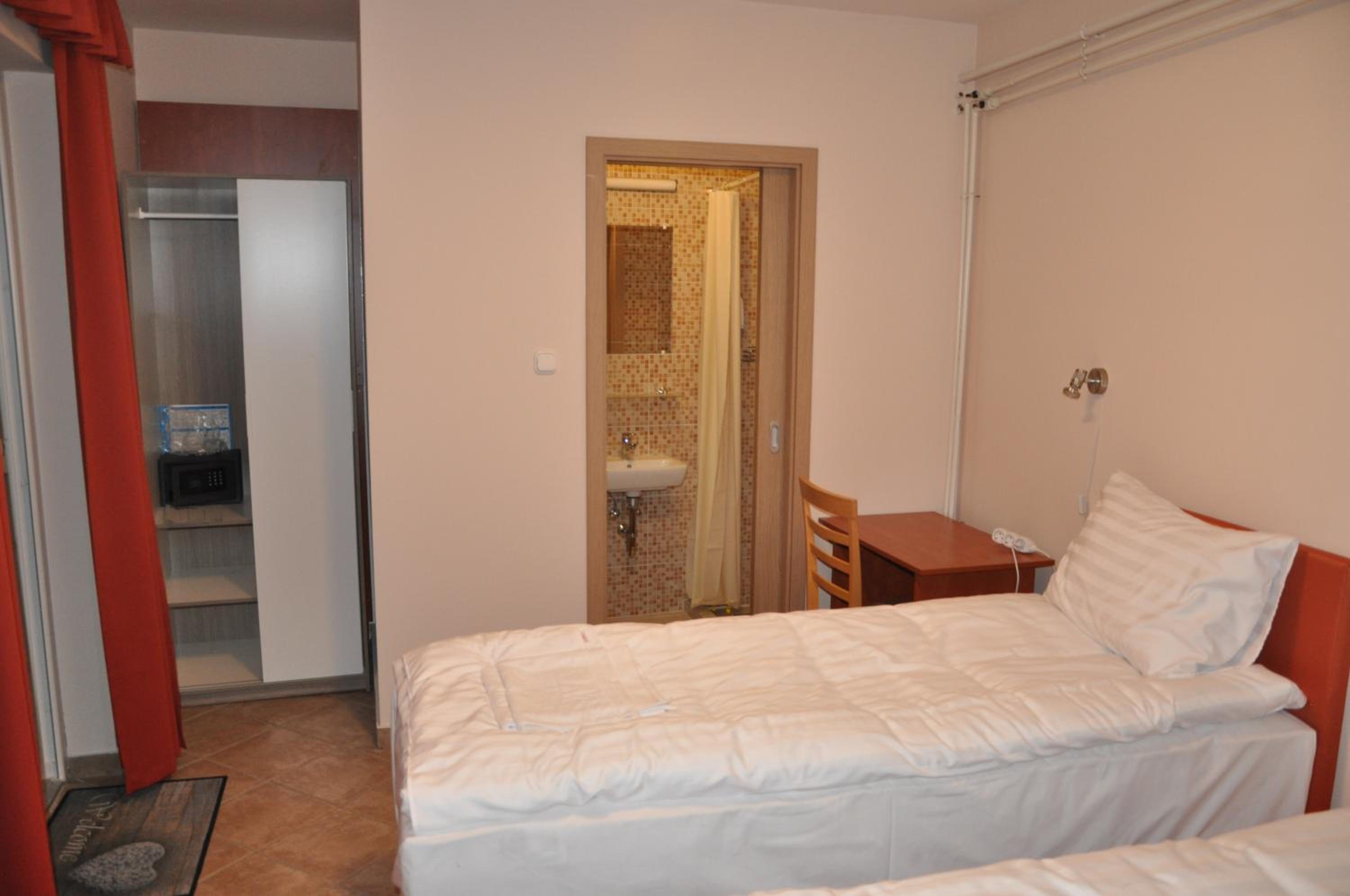 Studio Apartment - Photo 8