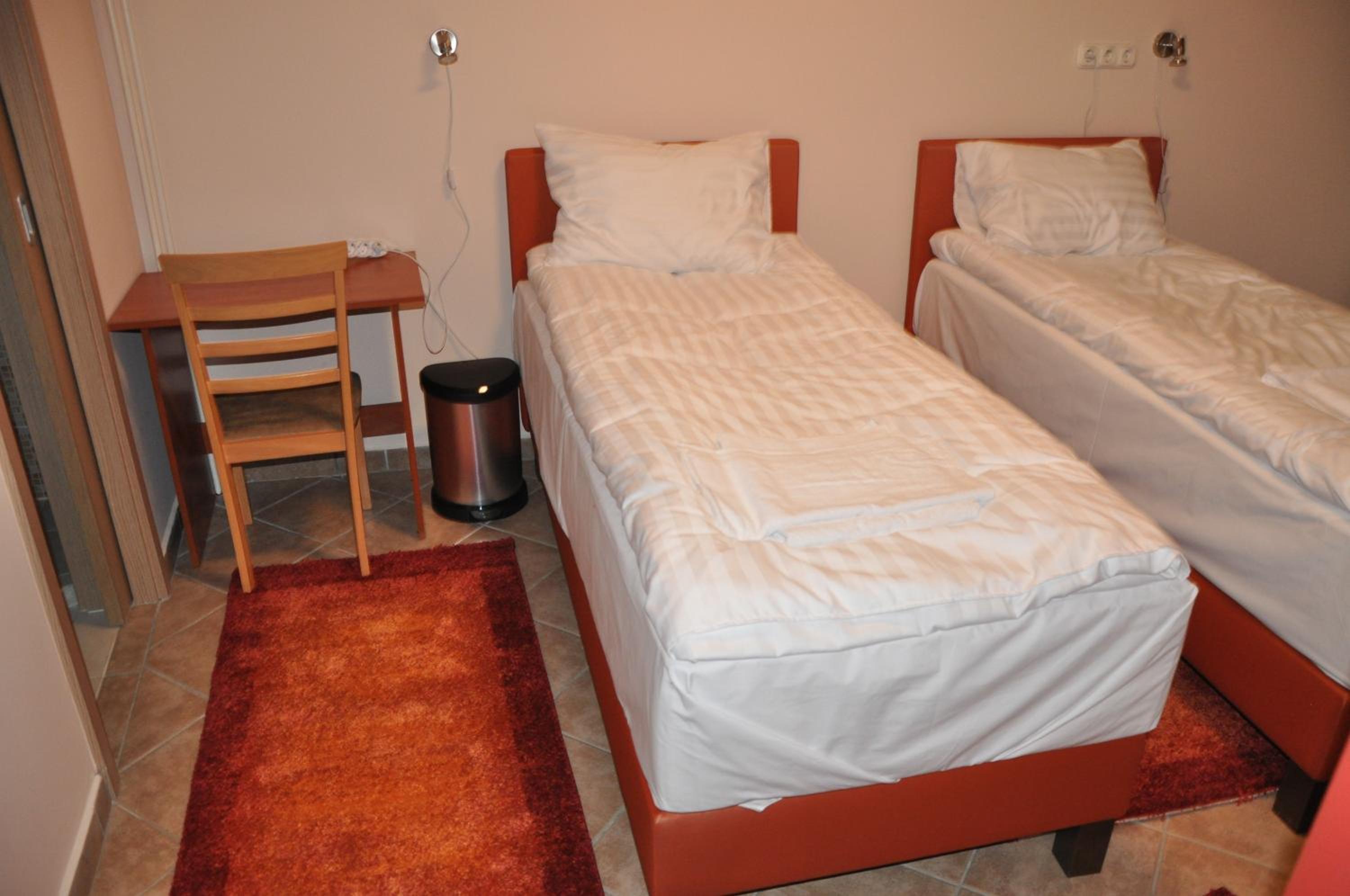 Studio Apartment - Photo 9