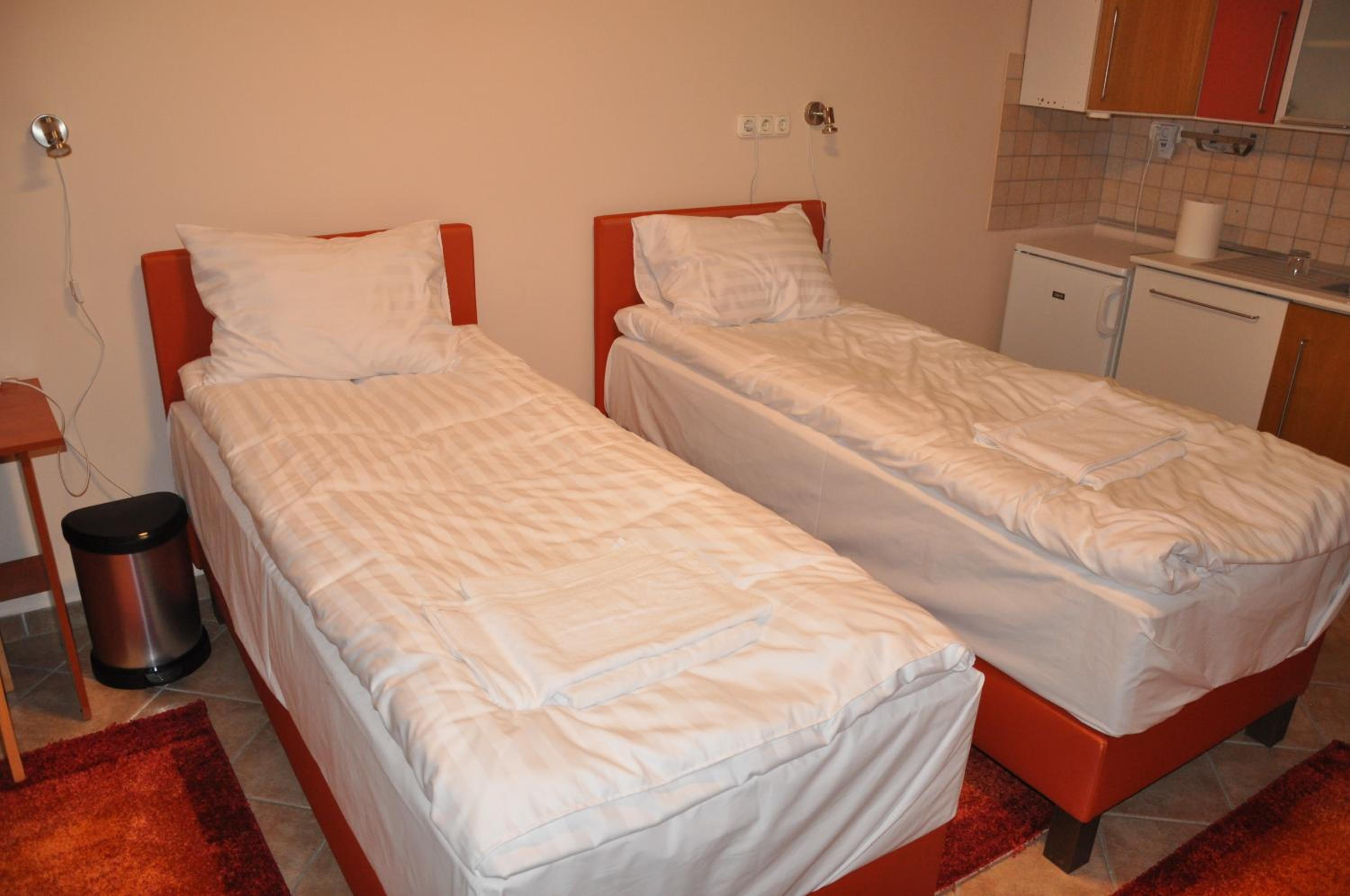 Studio Apartment - Photo 1