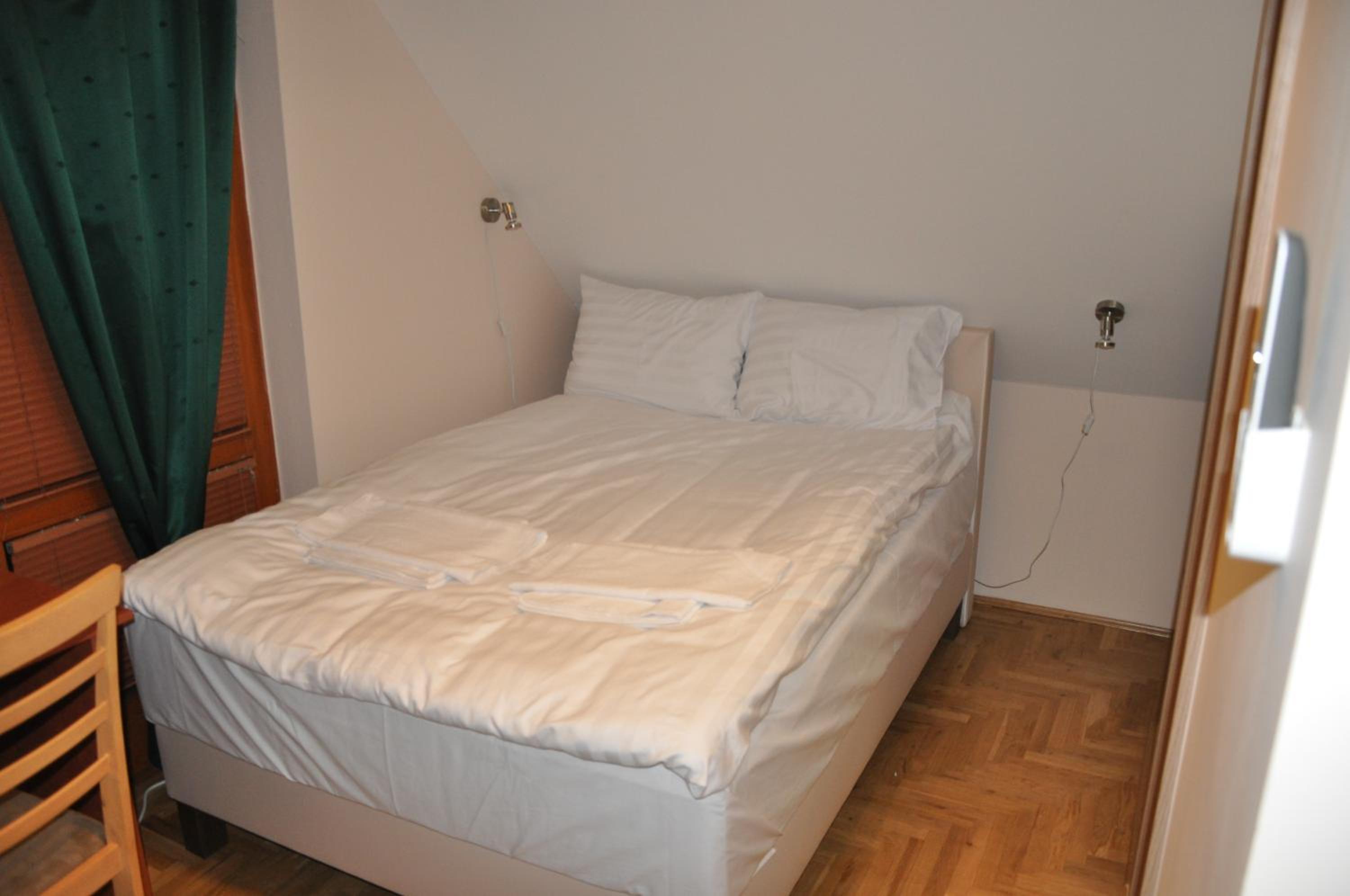 Standard Double Room - Photo 10
