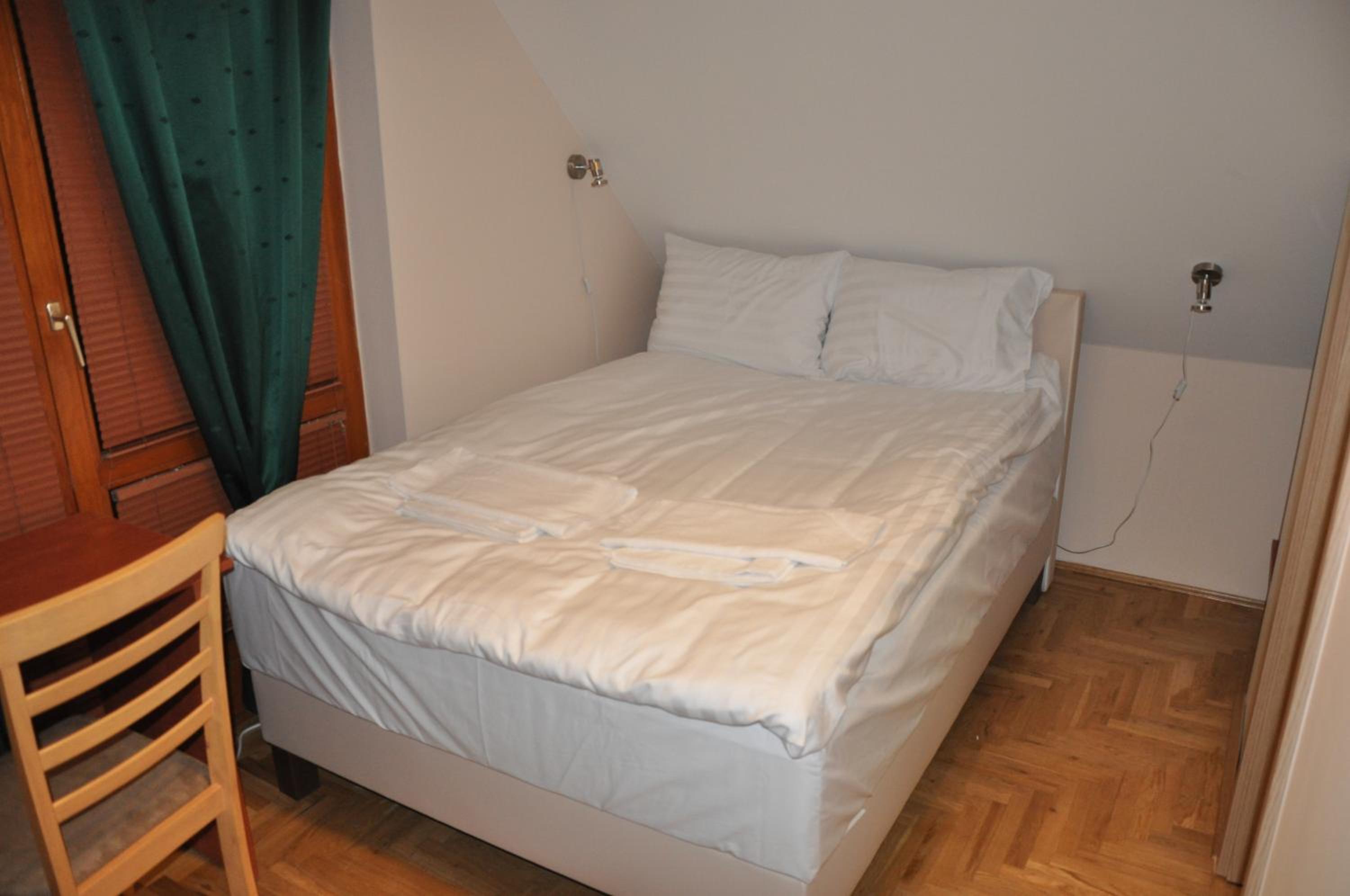Standard Double Room - Photo 9