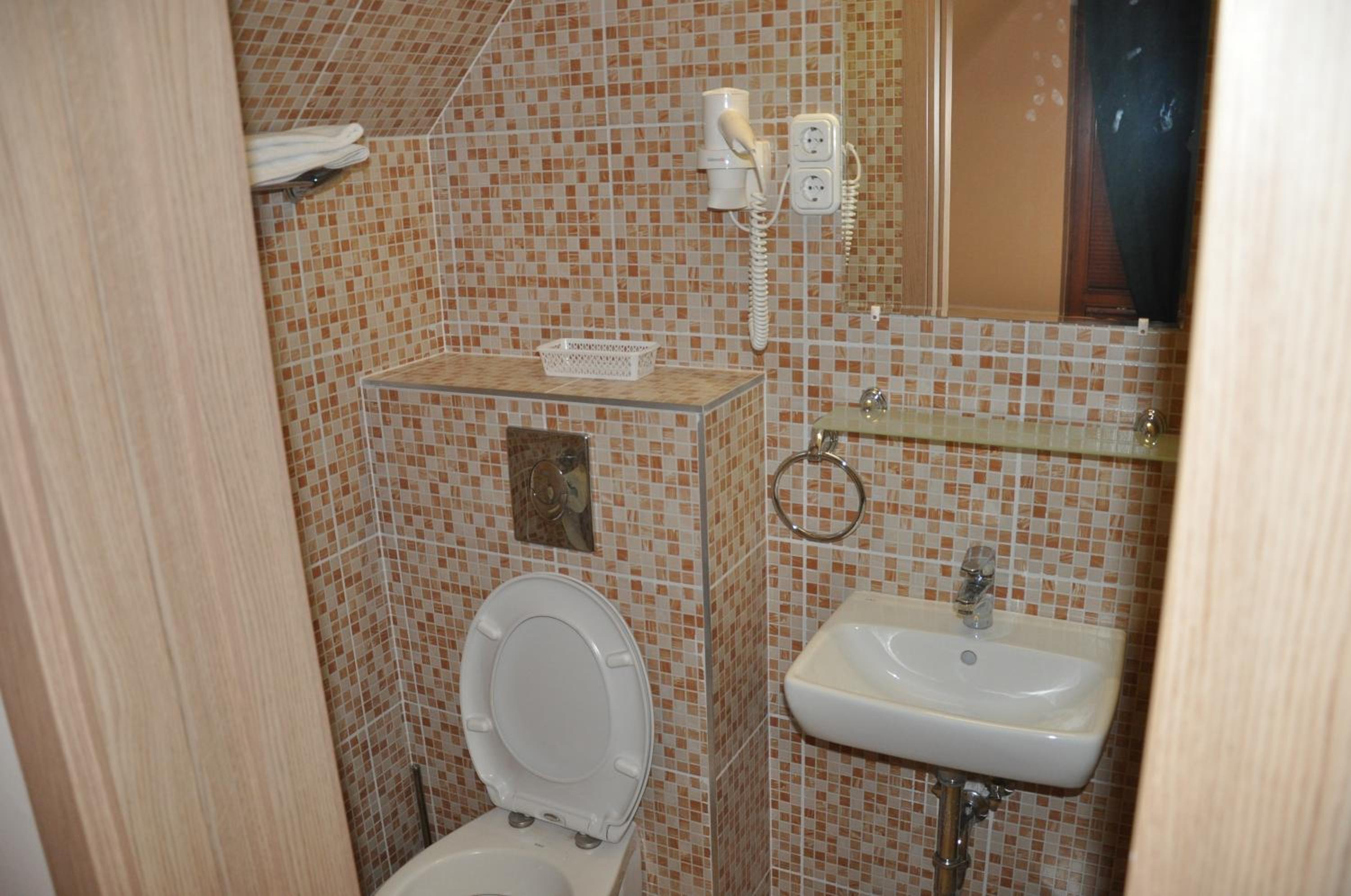 Standard Double Room - Photo 13