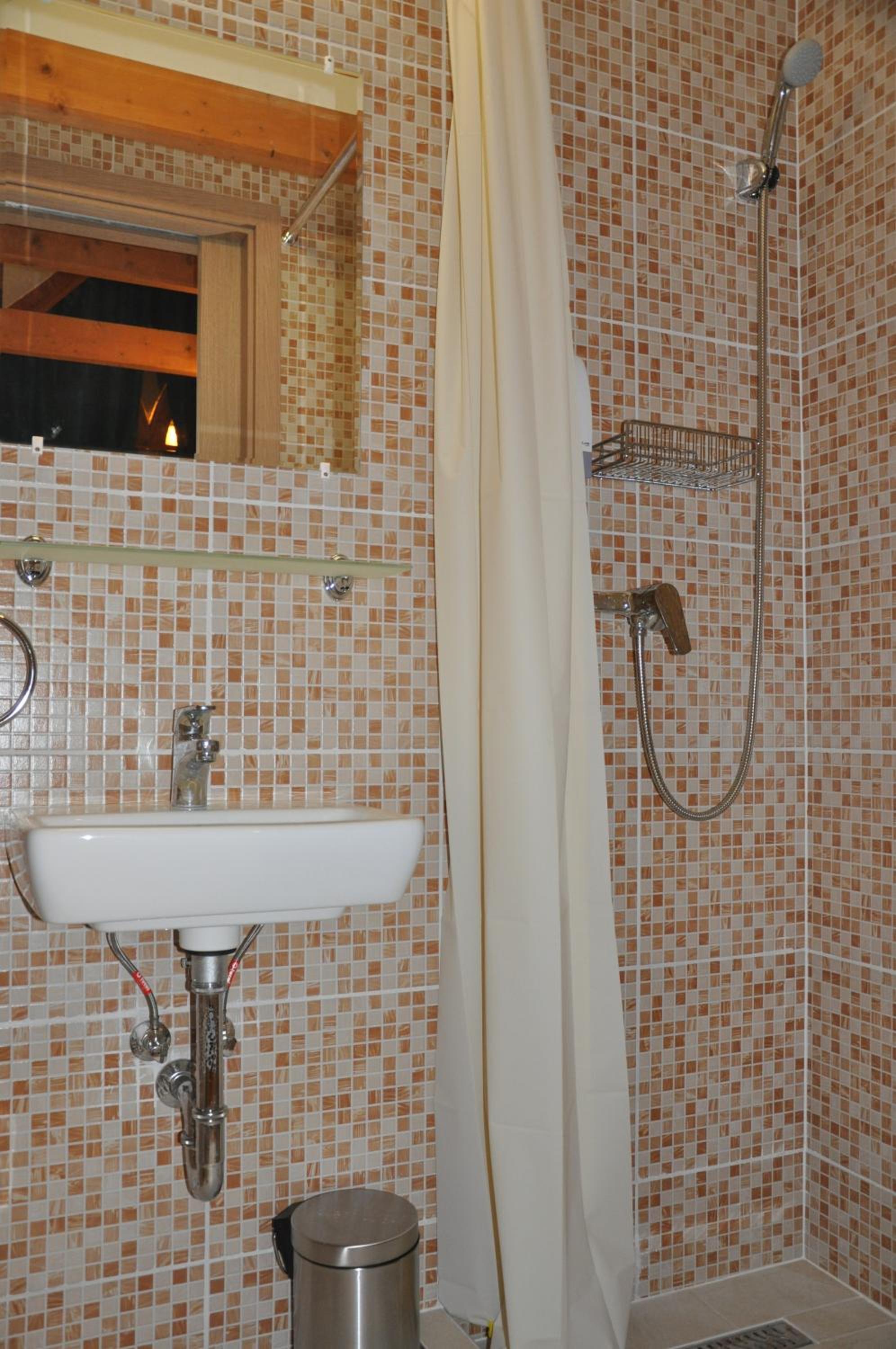 Standard Double Room - Photo 14