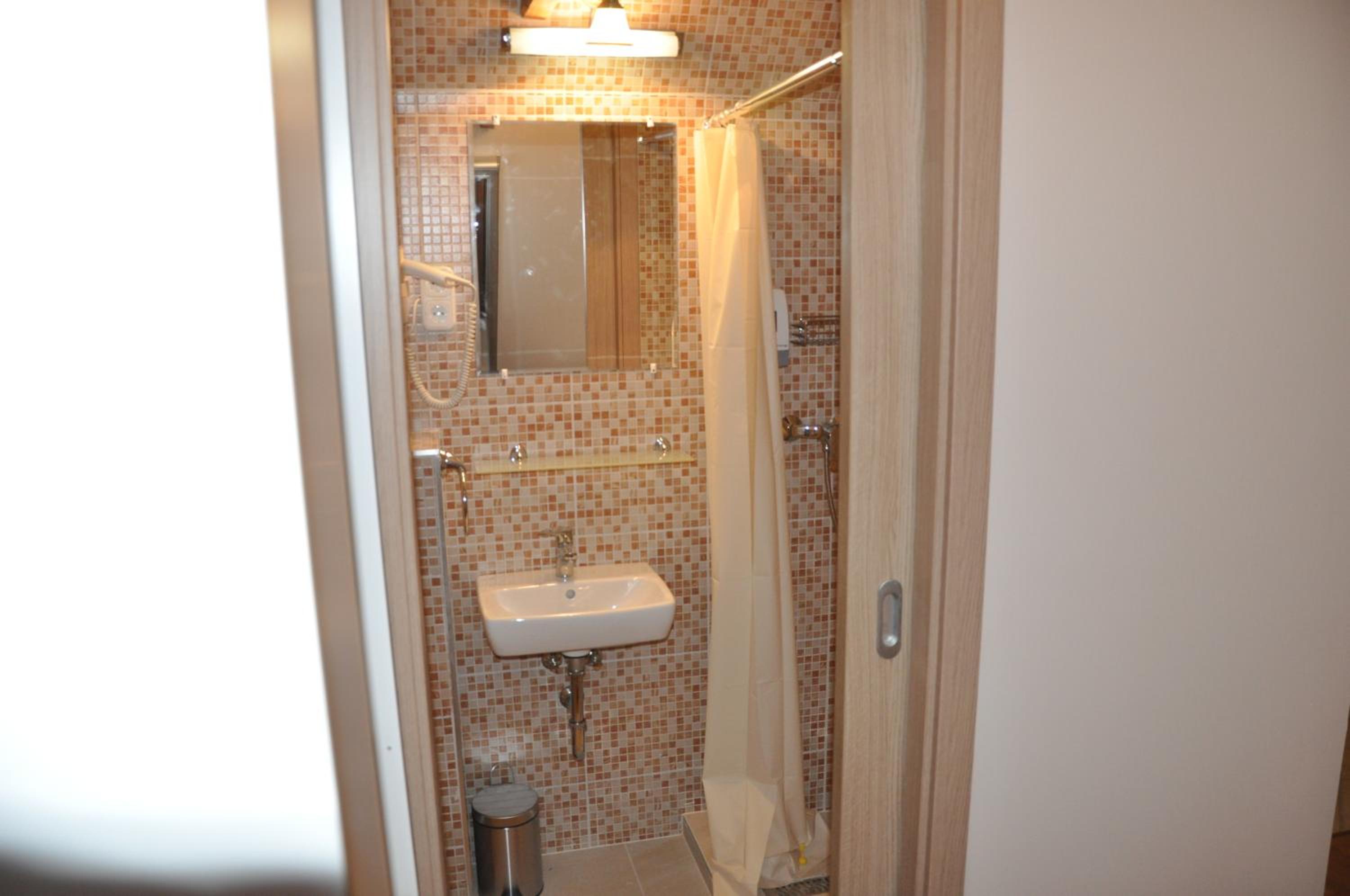 Studio Apartment - Photo 2