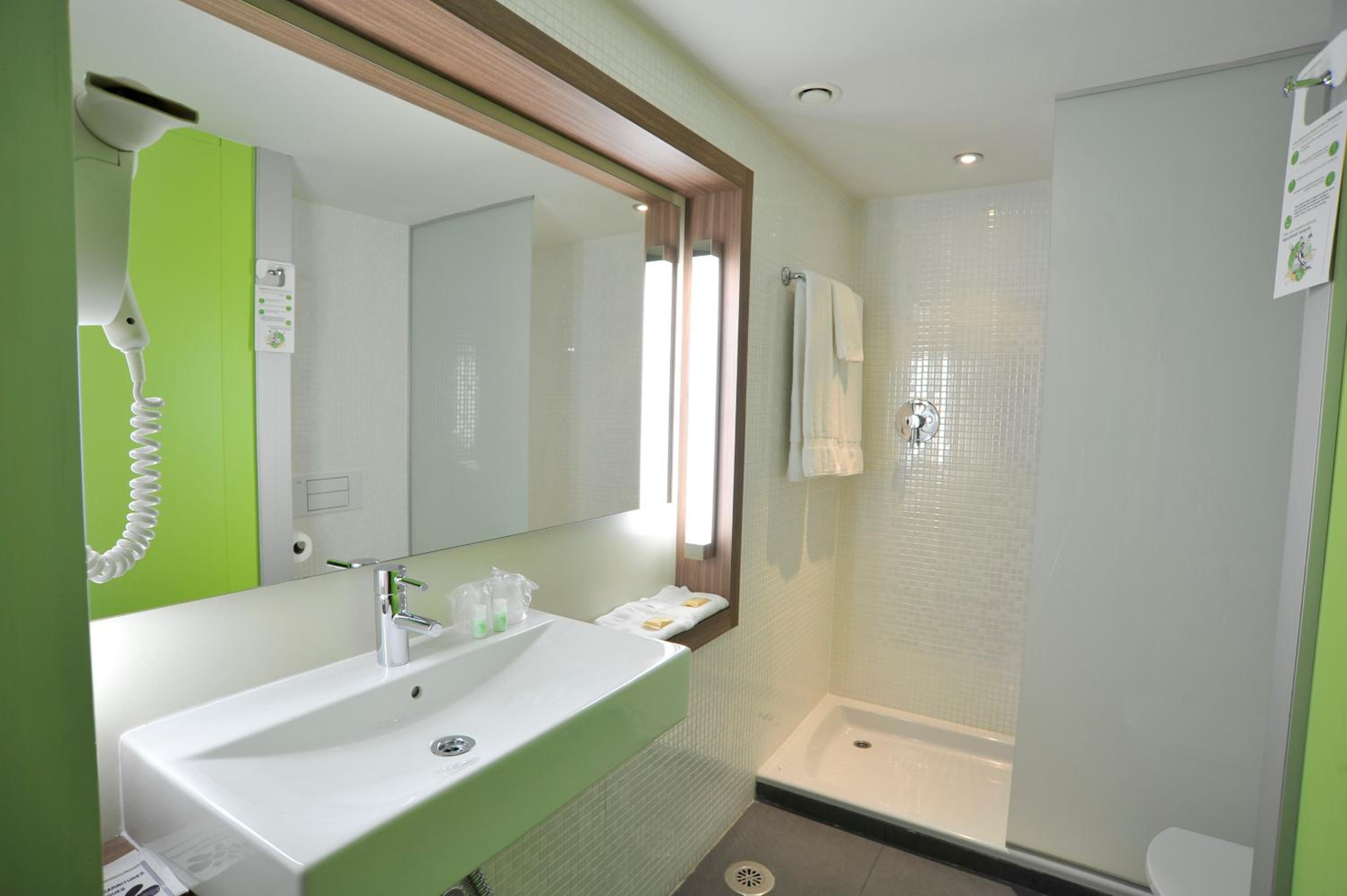 Twin Room - Photo 3