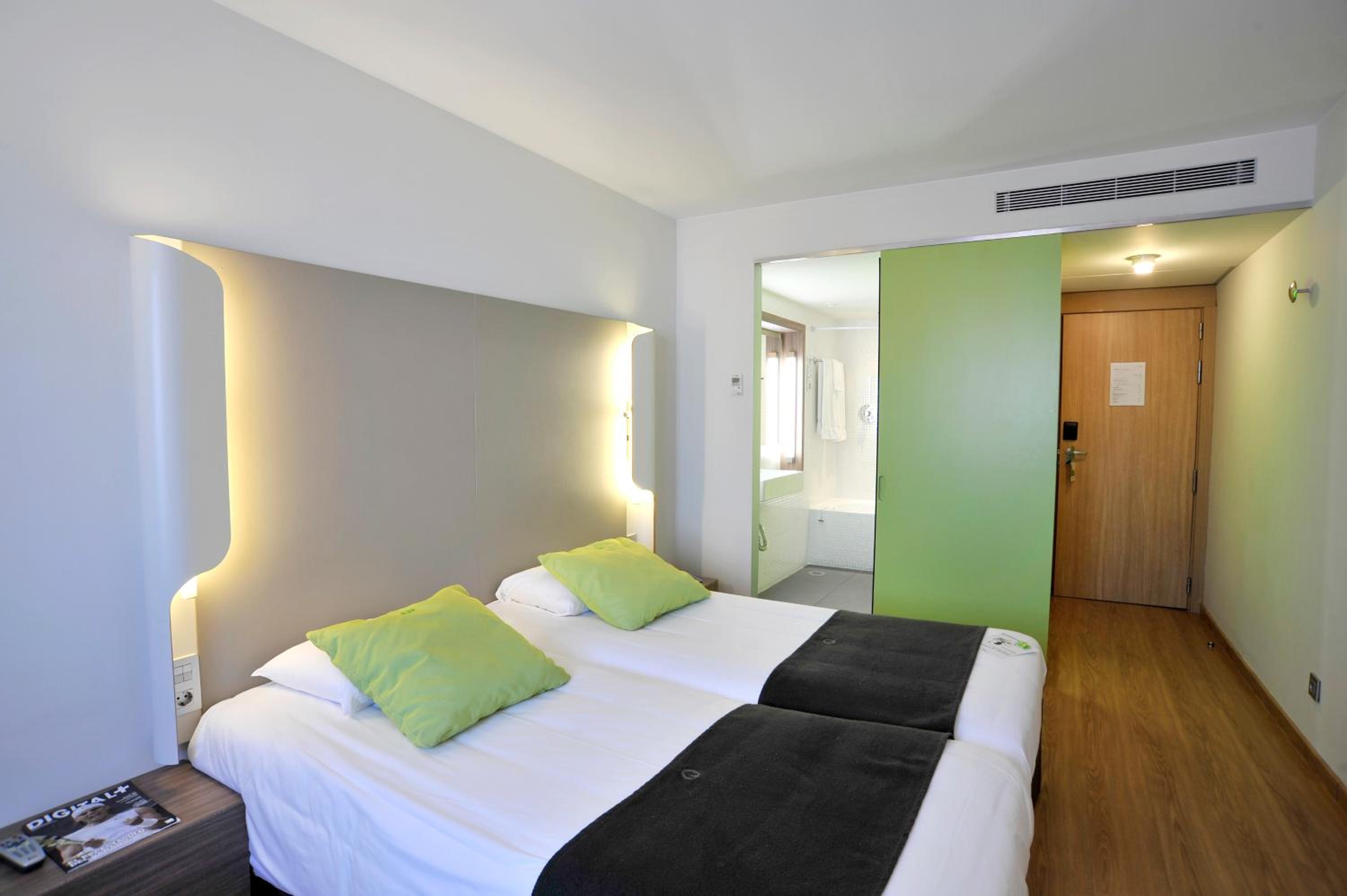 Twin Room - Photo 1