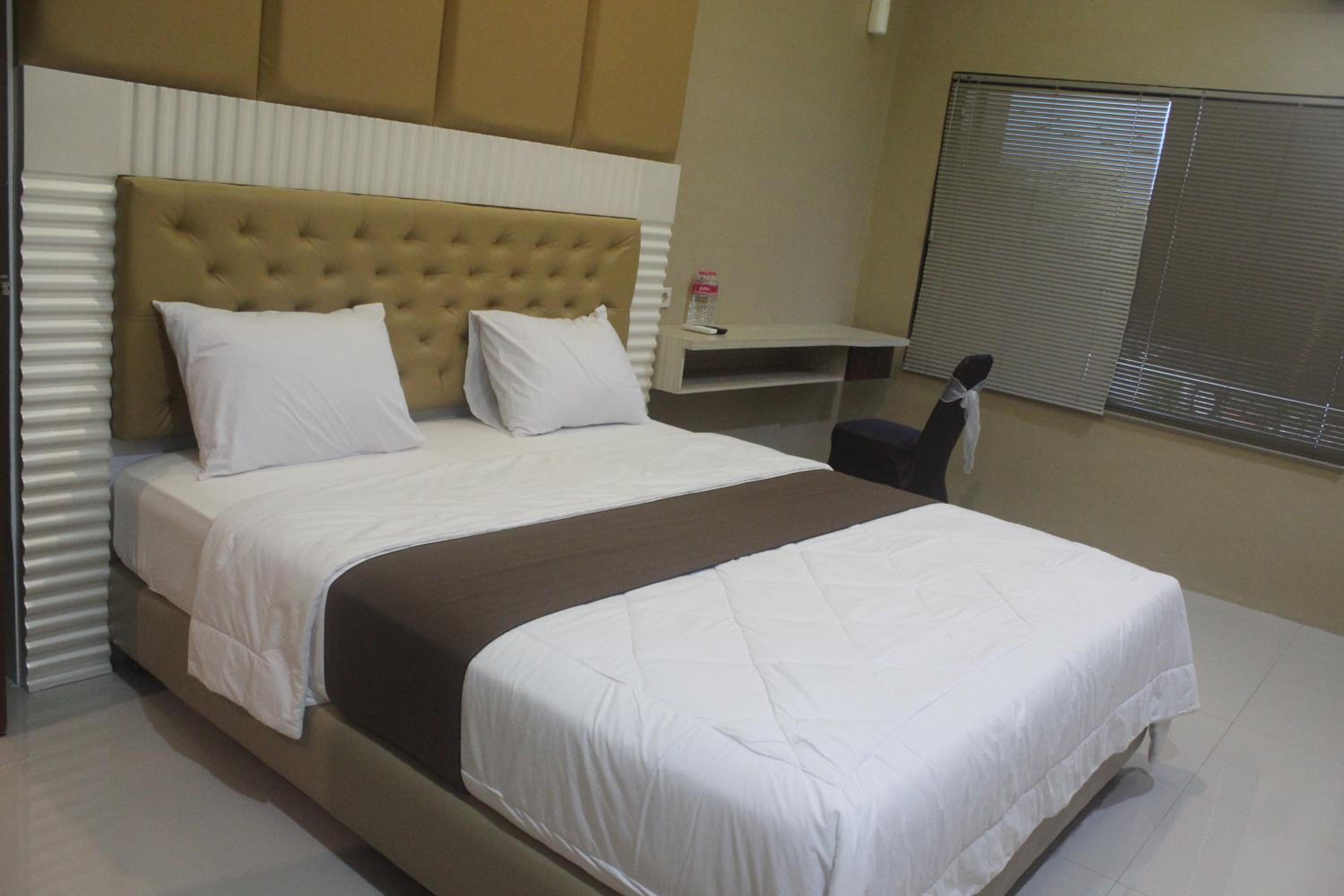 Deluxe Double Room (2 Adults + 1 Child) - Photo 5