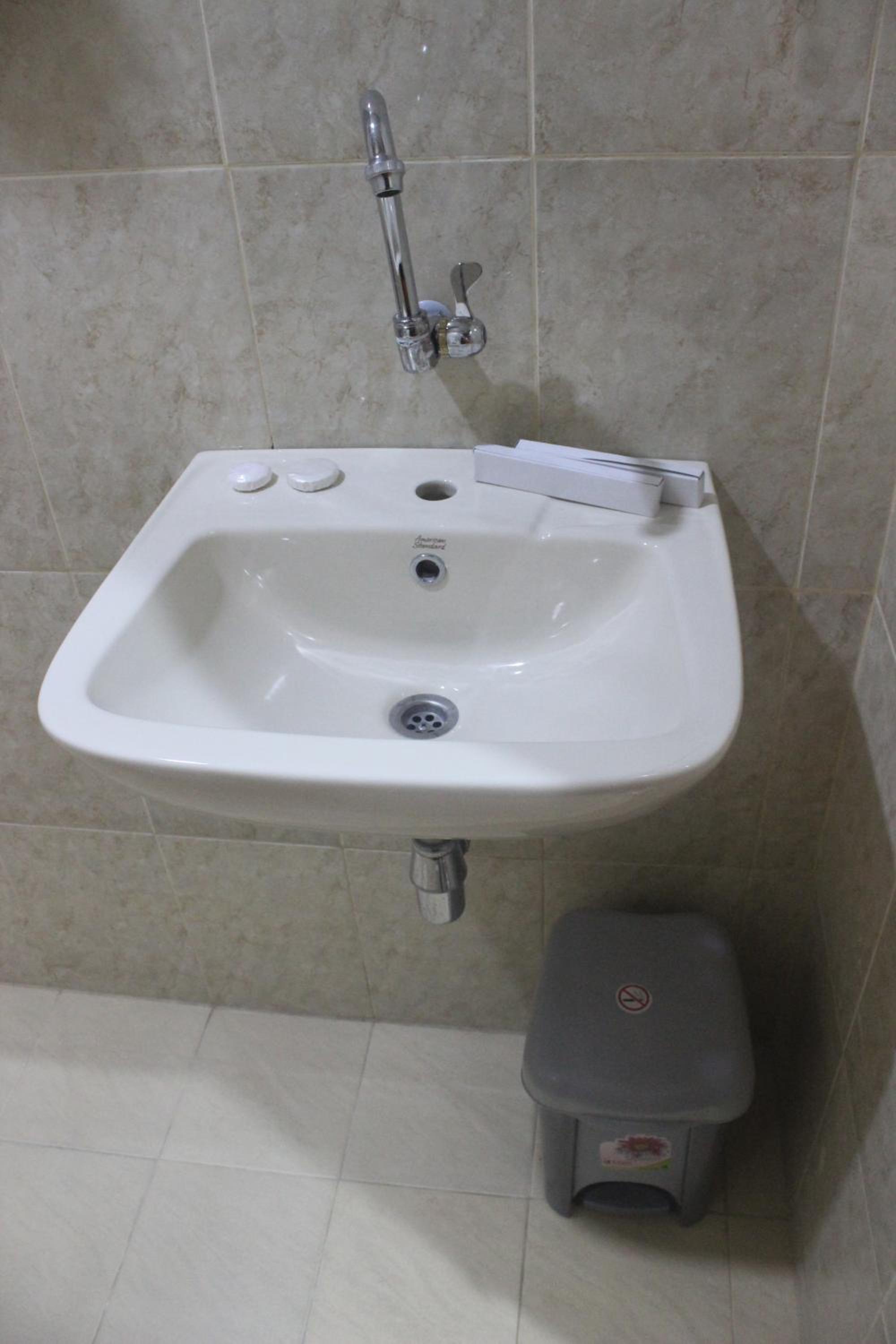 Deluxe Double Room (2 Adults + 1 Child) - Photo 2