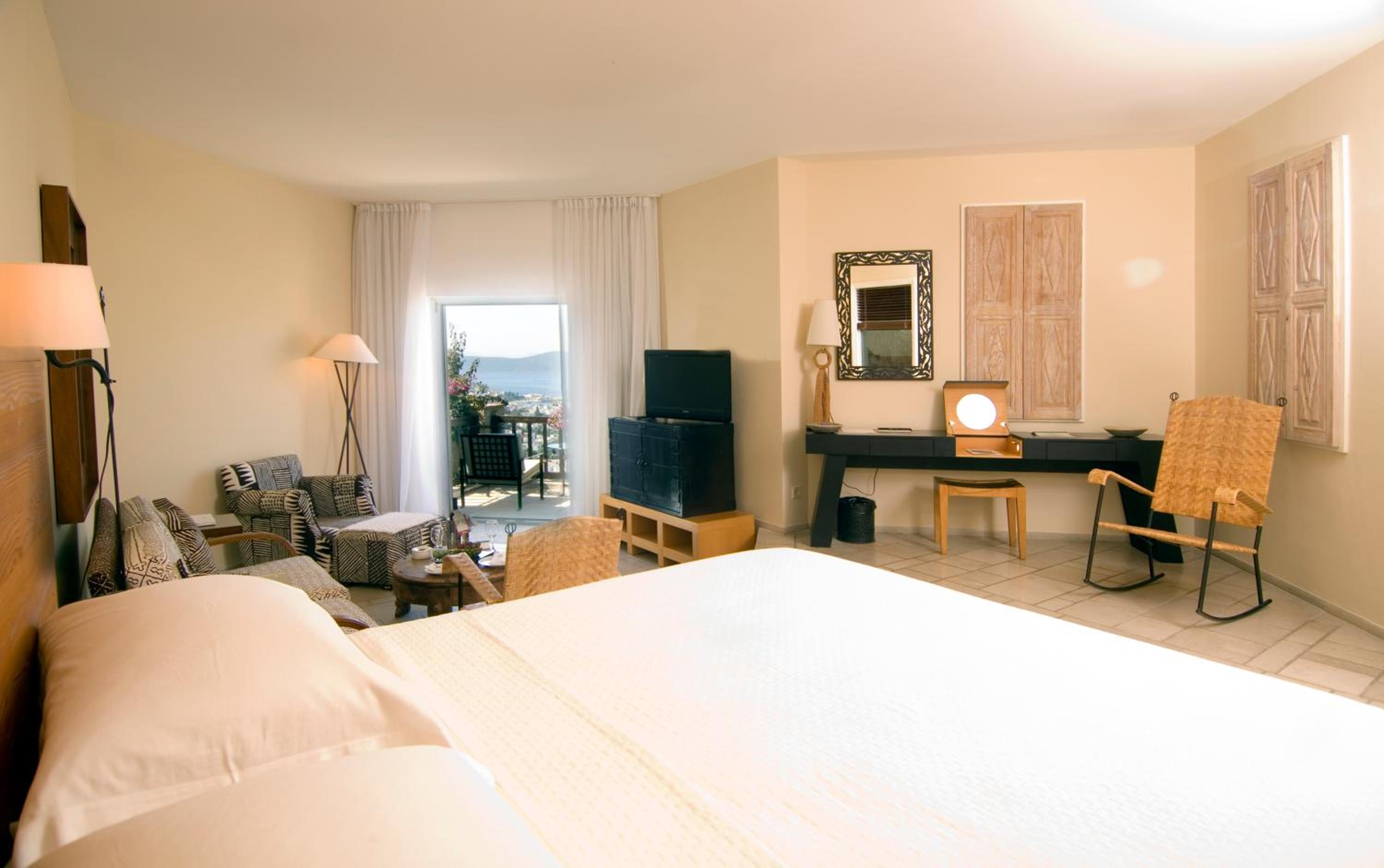Corner Suite with Sea View - Photo 1