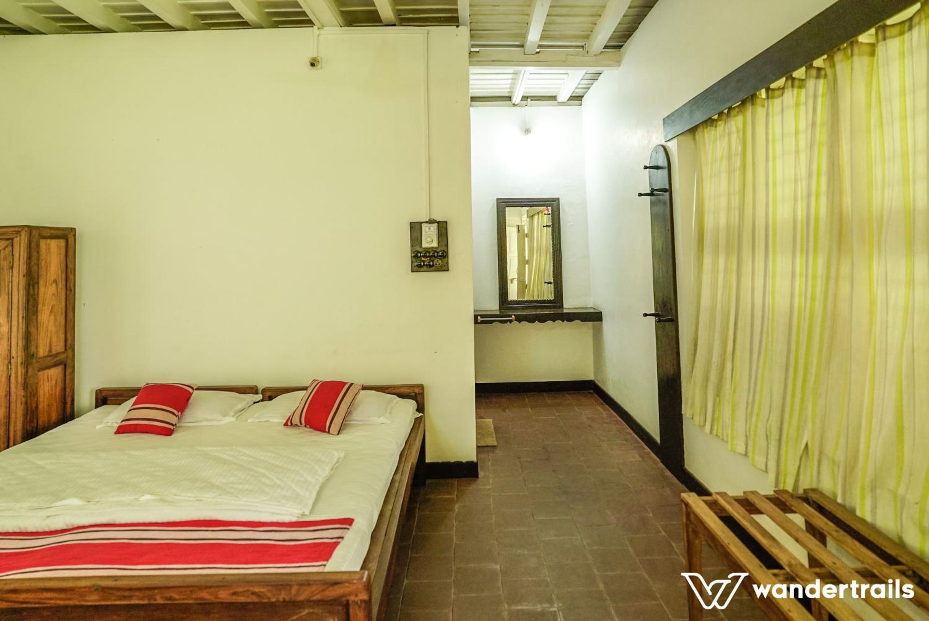 Budget Double Room photo 3