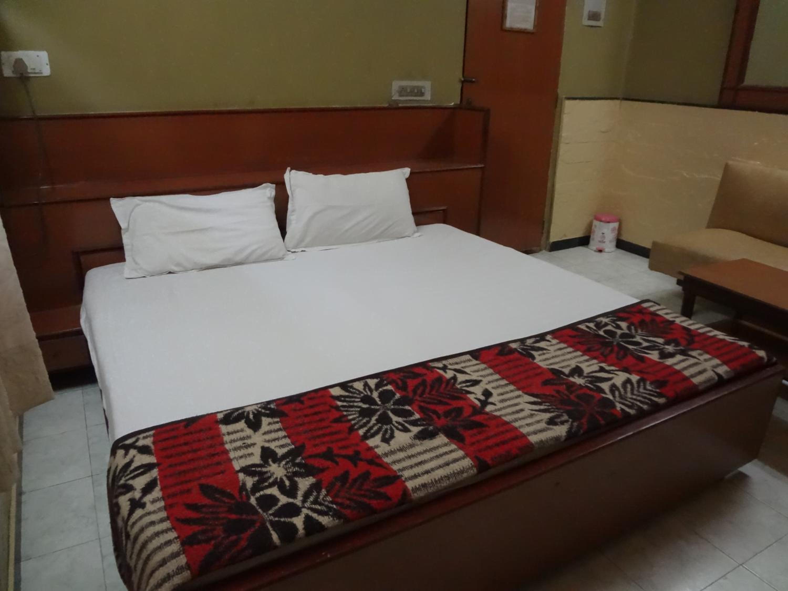 Deluxe Double Room - Photo 11