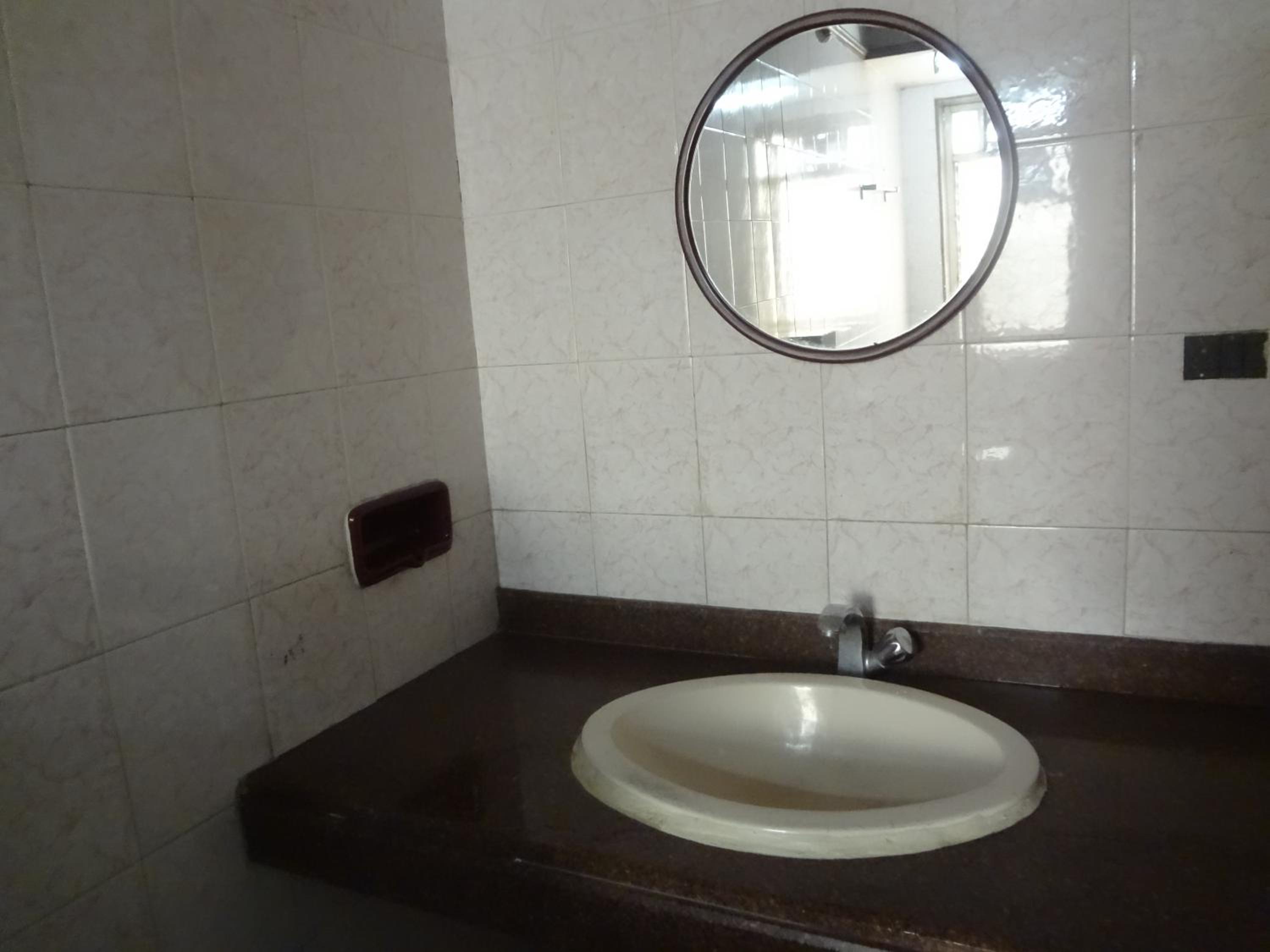 Deluxe Family Suite - Photo 11