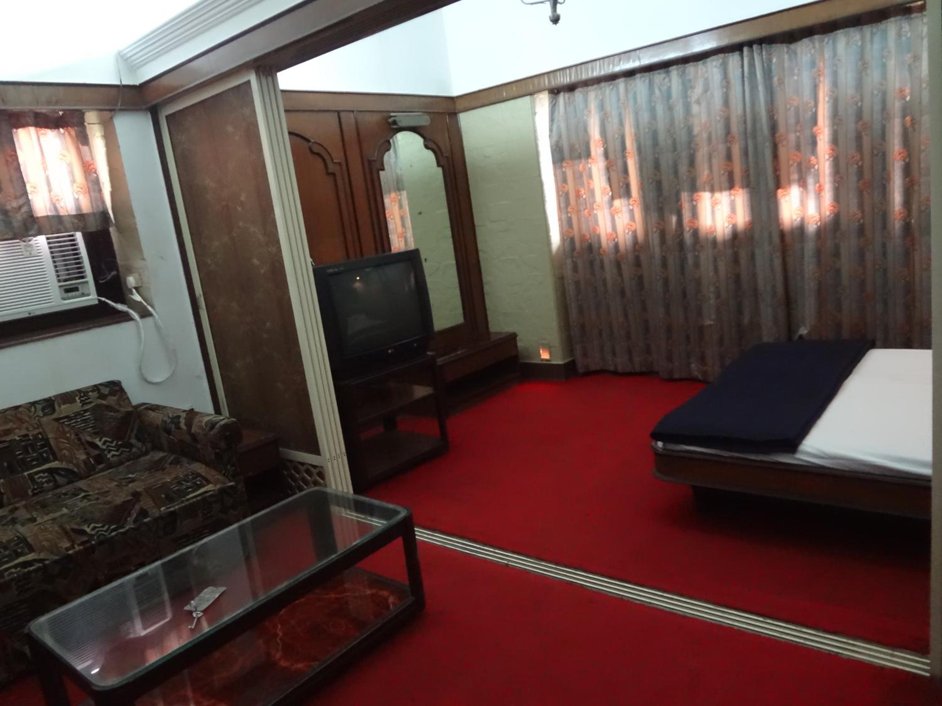 Deluxe Family Suite - Photo 4
