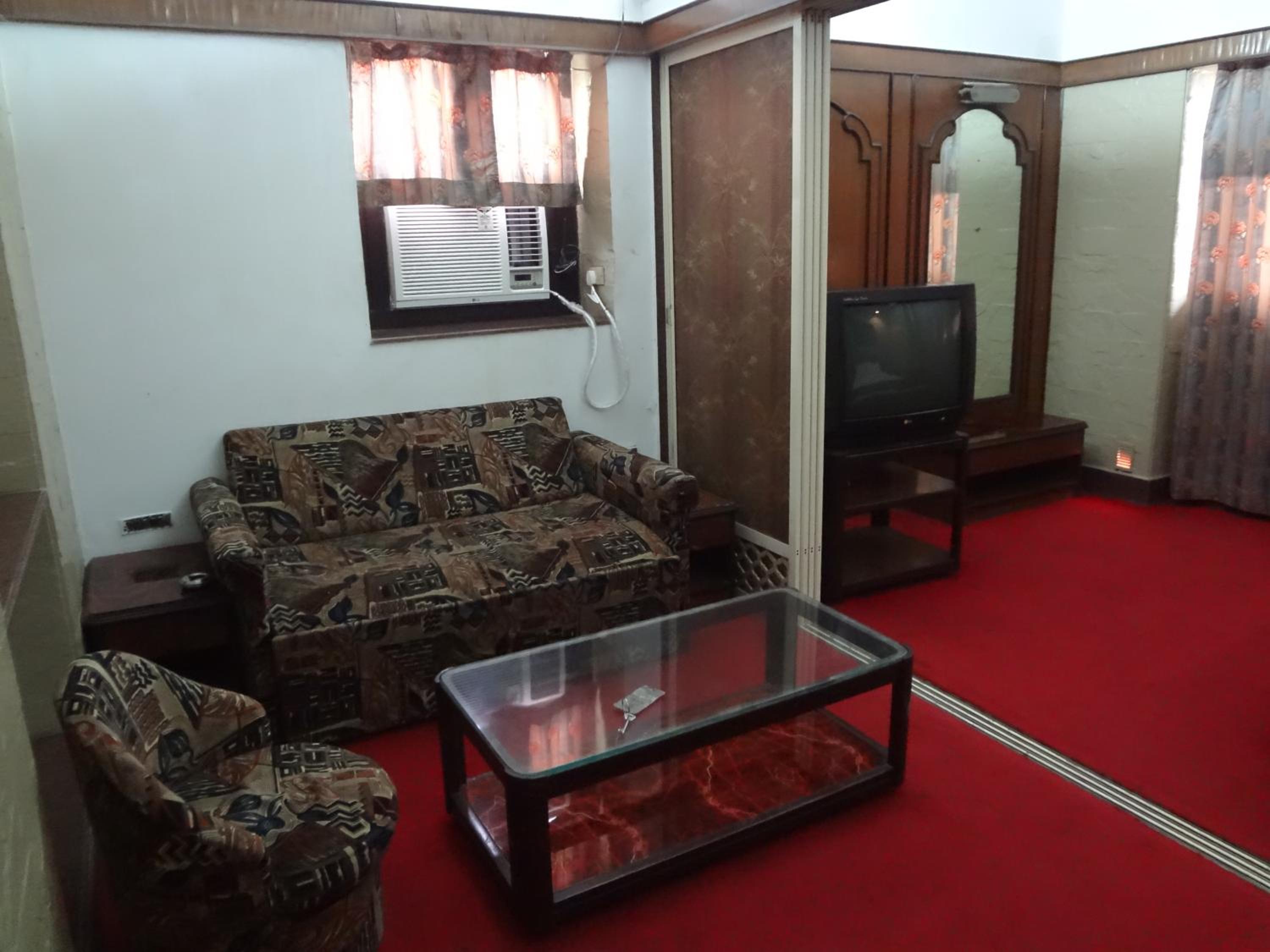 Deluxe Family Suite - Photo 5