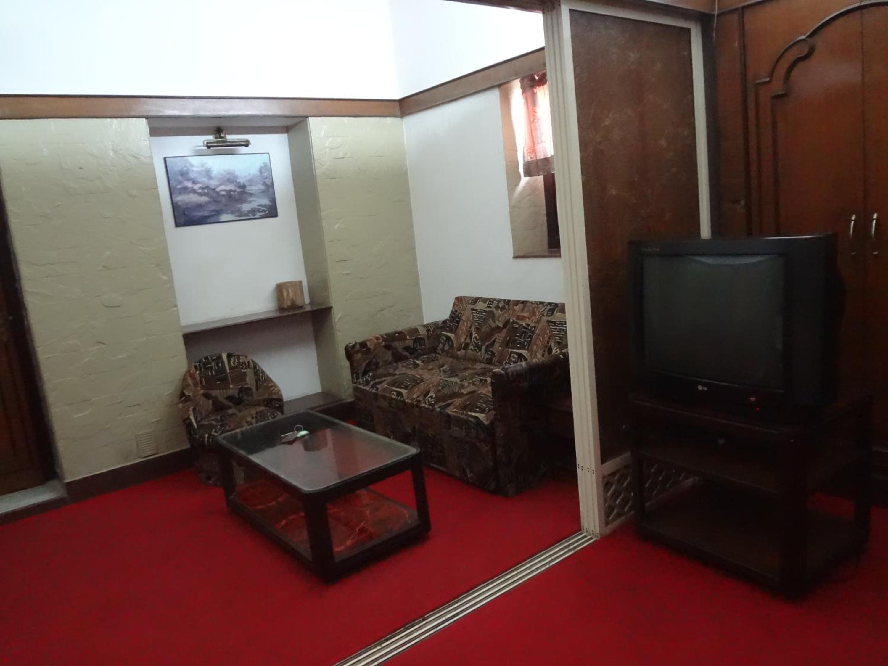 Deluxe Family Suite - Photo 7