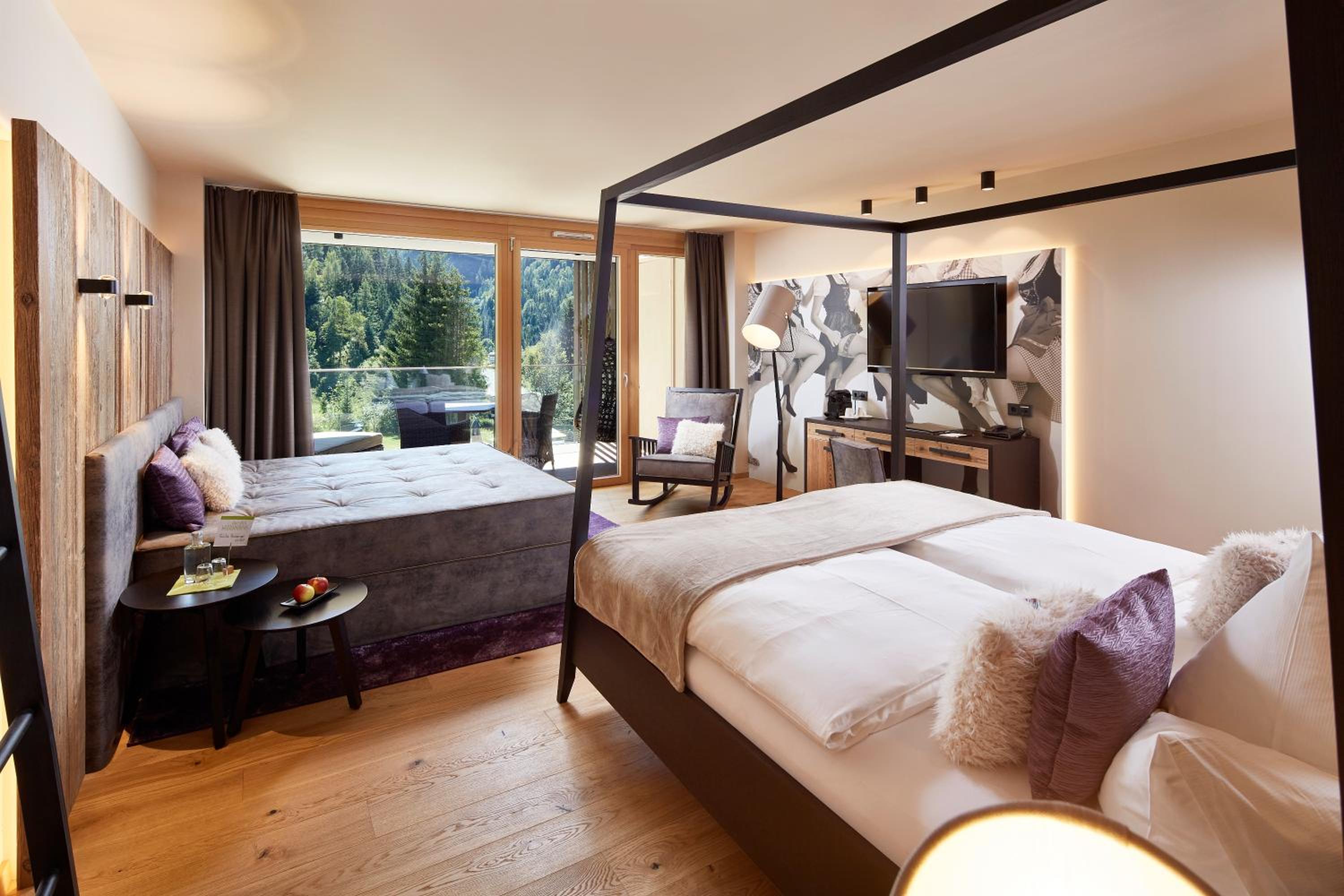 Suite with Loggia and Mountain View photo 1