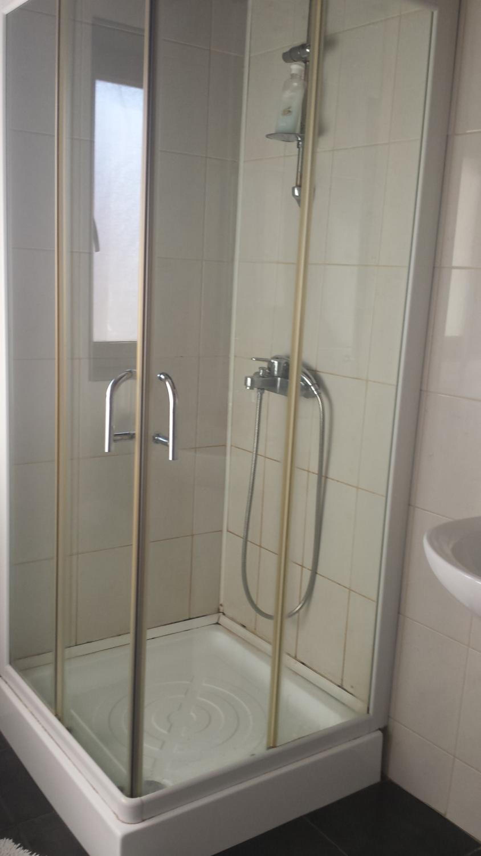 Twin Room - Photo 5