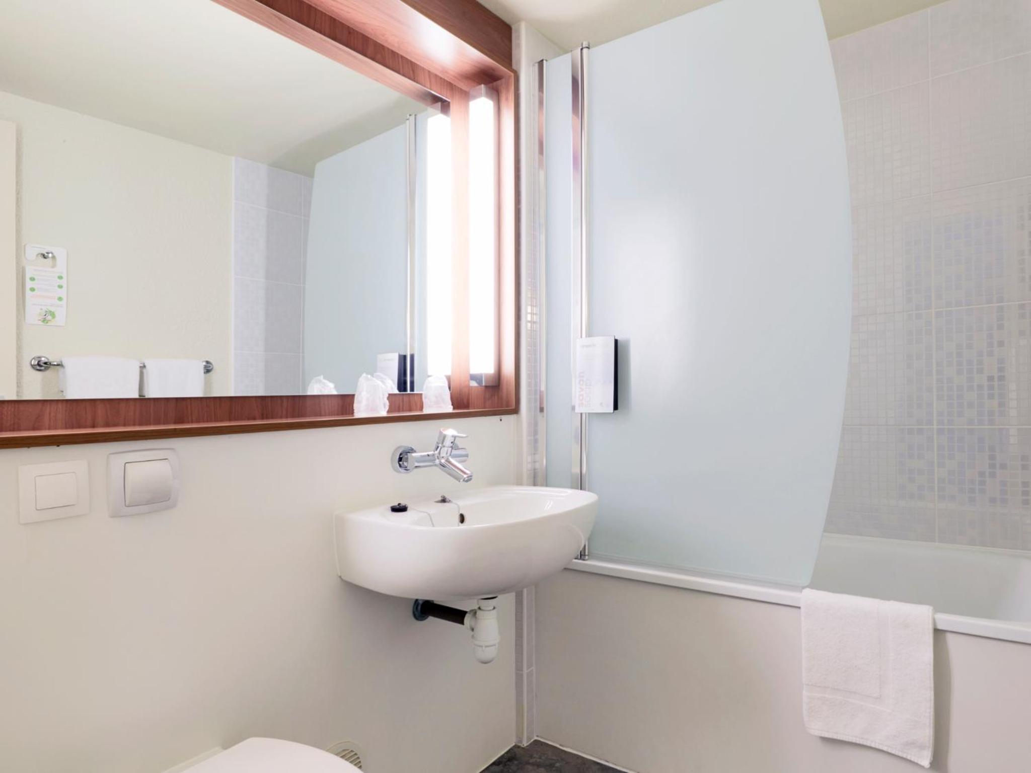 Standard Double Room - Photo 6