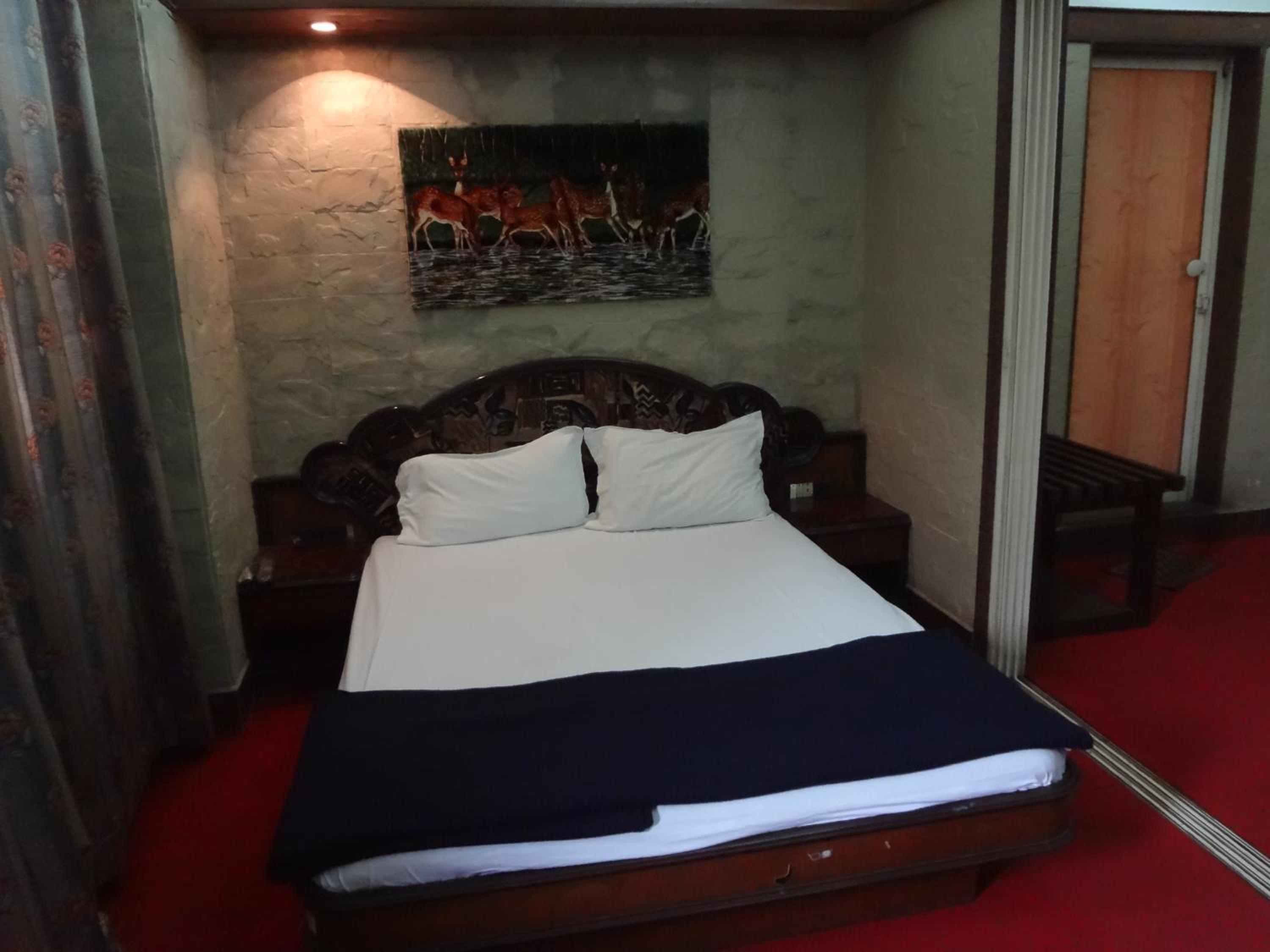Deluxe Family Suite - Photo 8