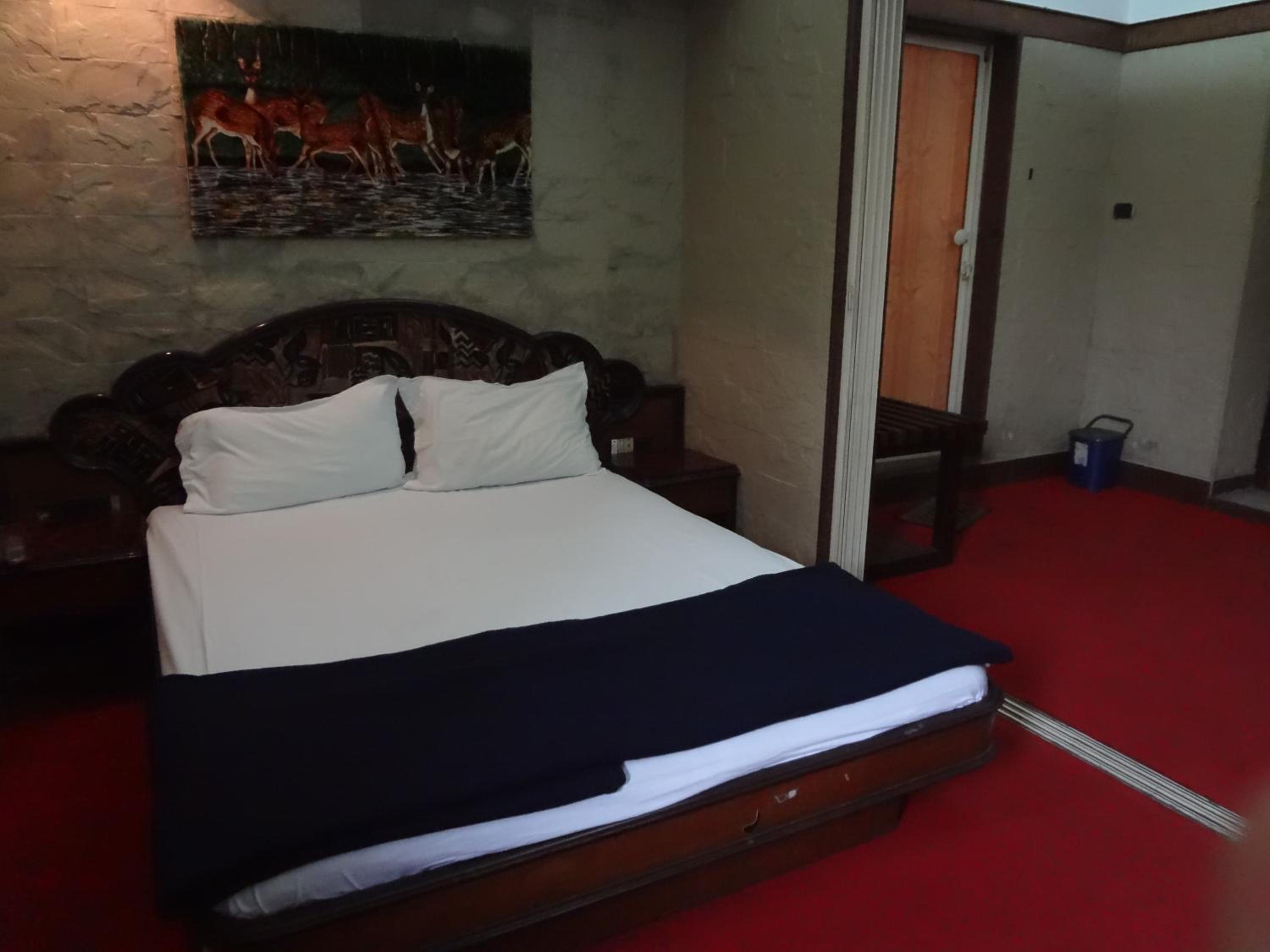 Deluxe Family Suite - Photo 10