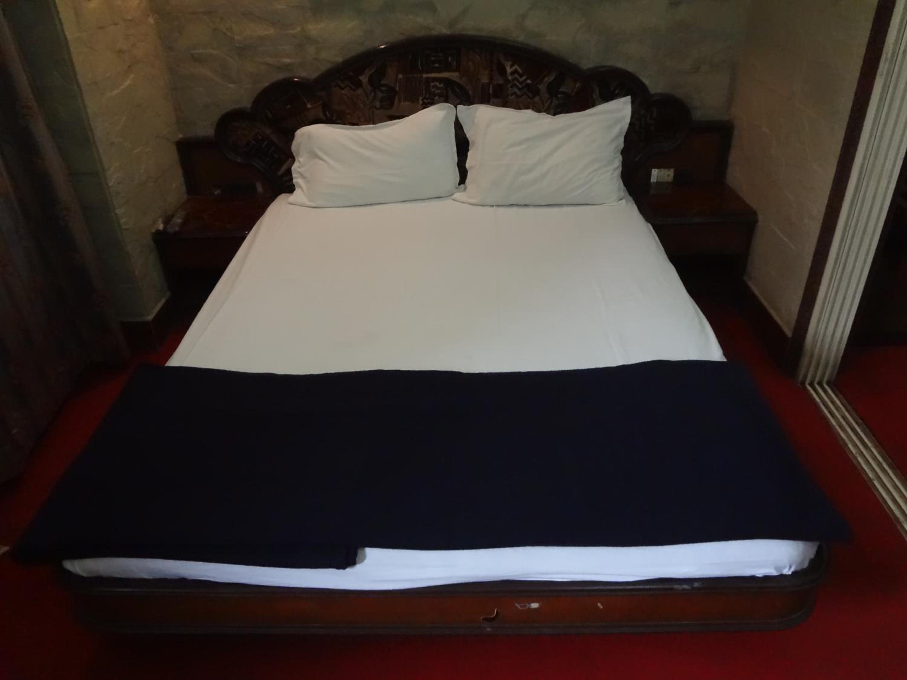Deluxe Family Suite - Photo 9