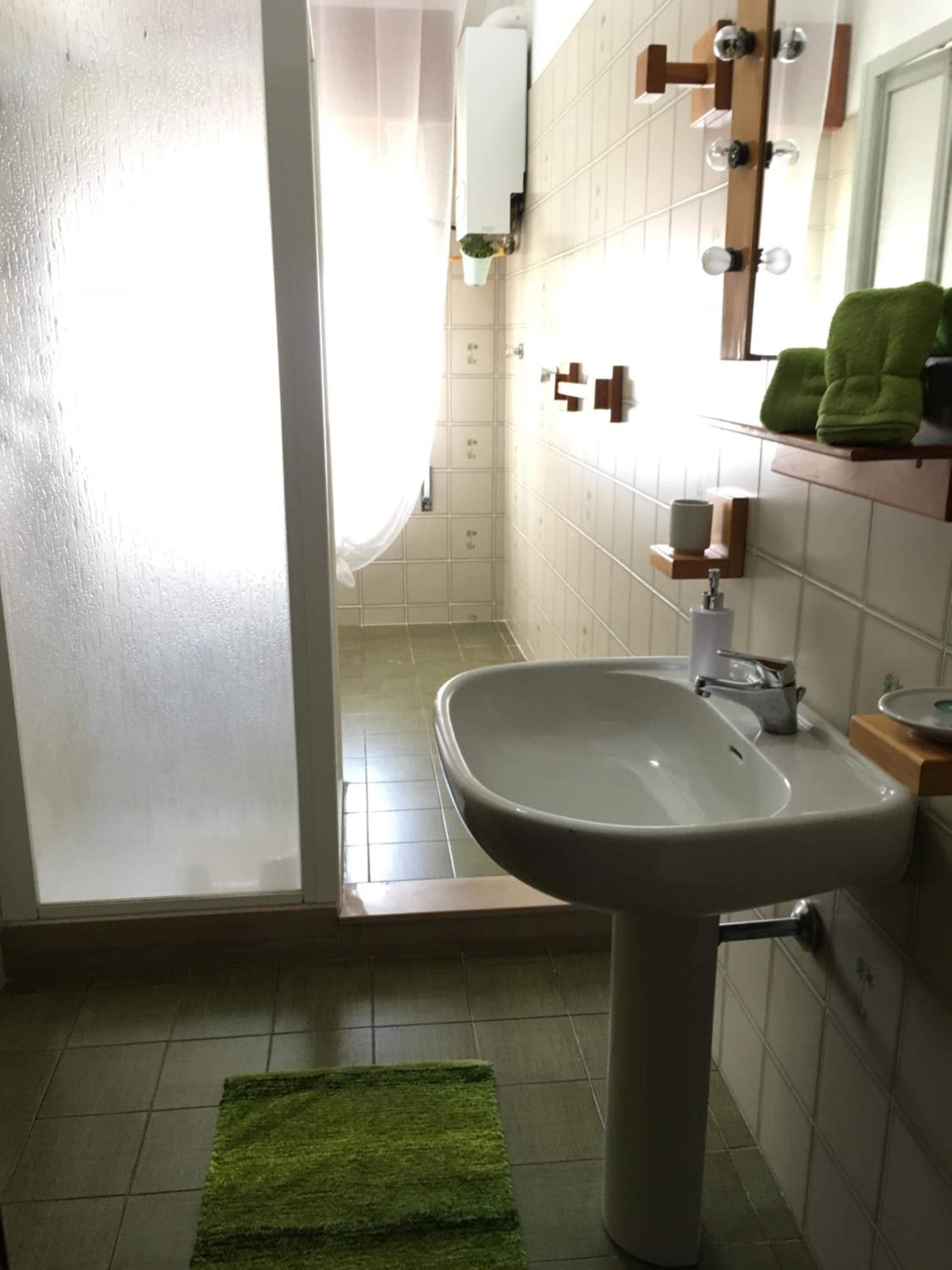 Double or Twin Room with Private Bathroom - Photo 16