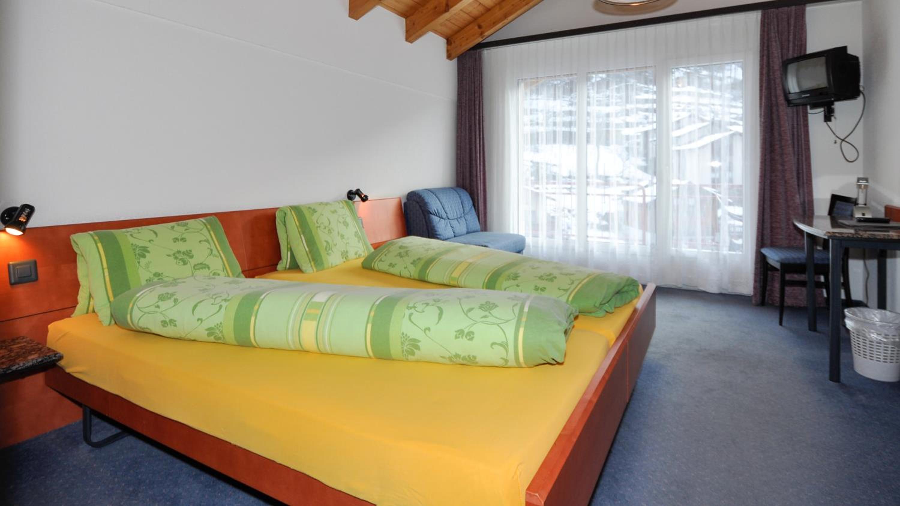 Double or Twin Room - Photo 10