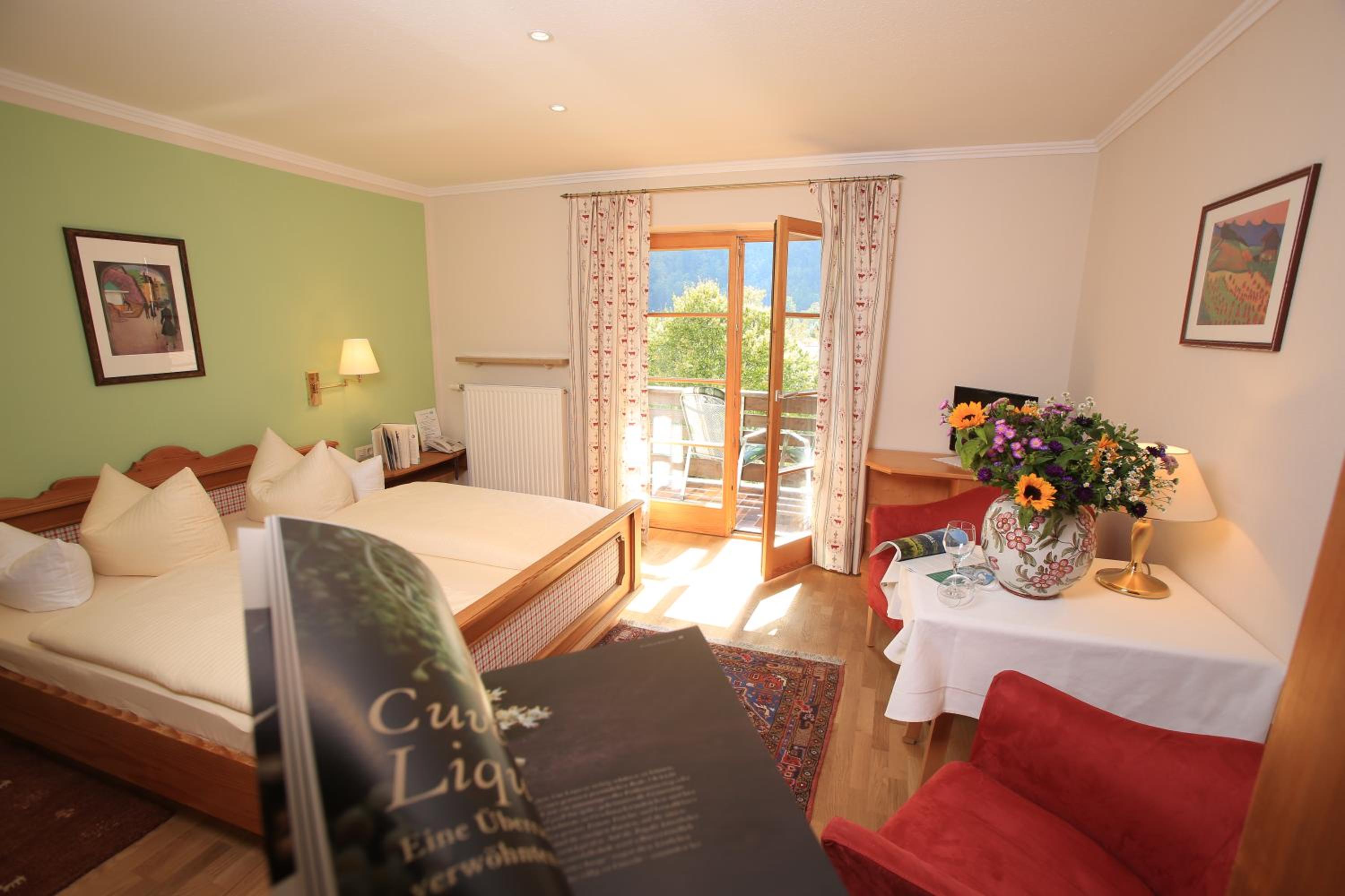 Double Room with Balcony - Photo 2