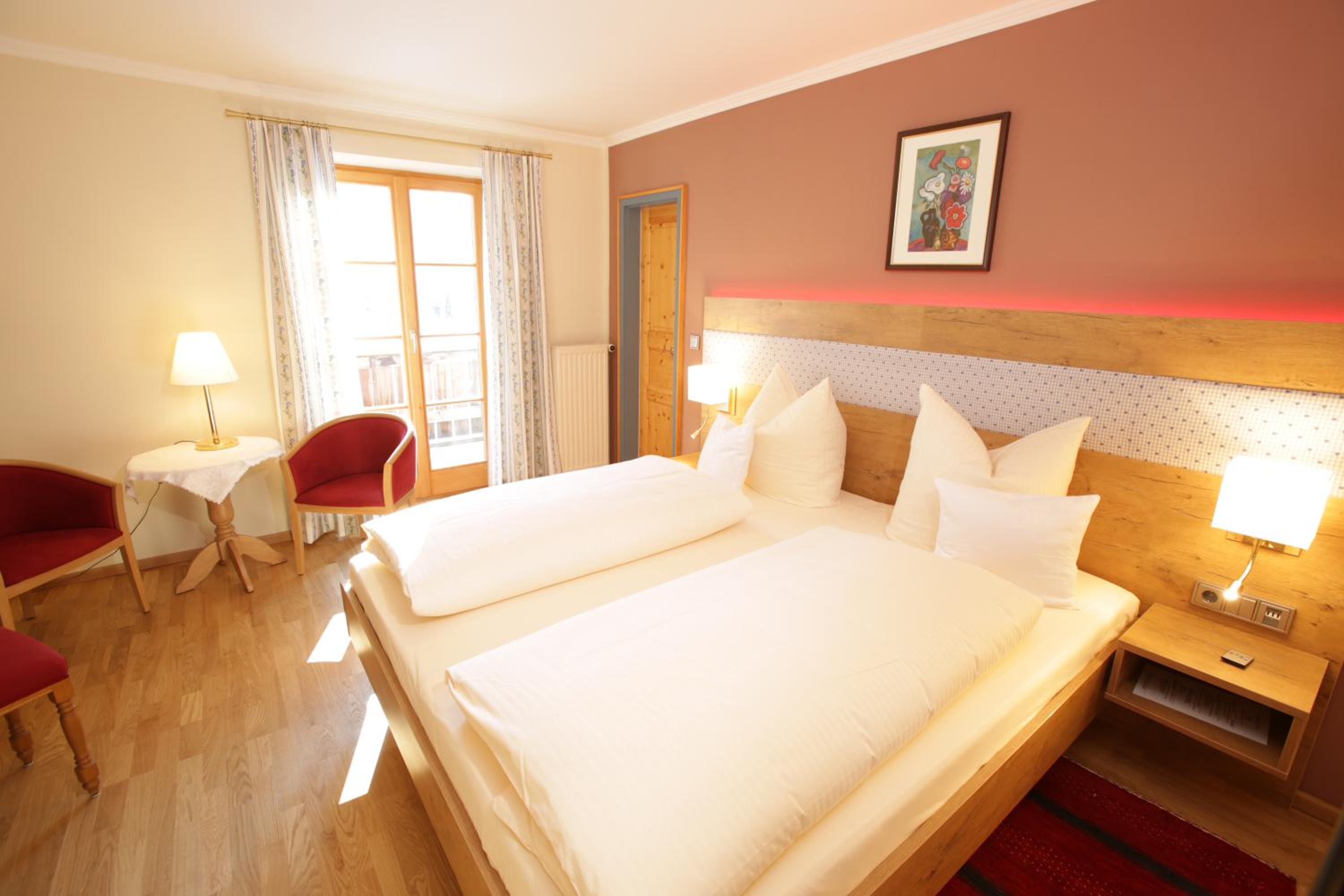 Double Room with Balcony - Photo 3