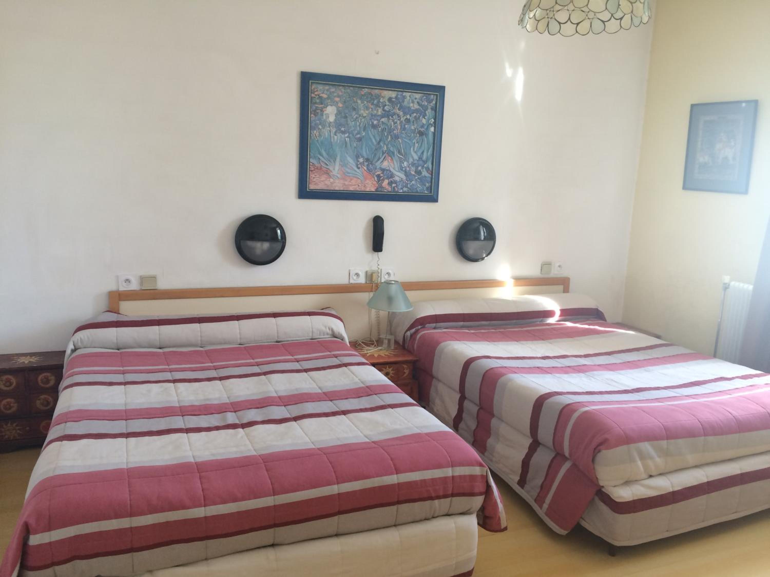 Twin Room - Photo 2