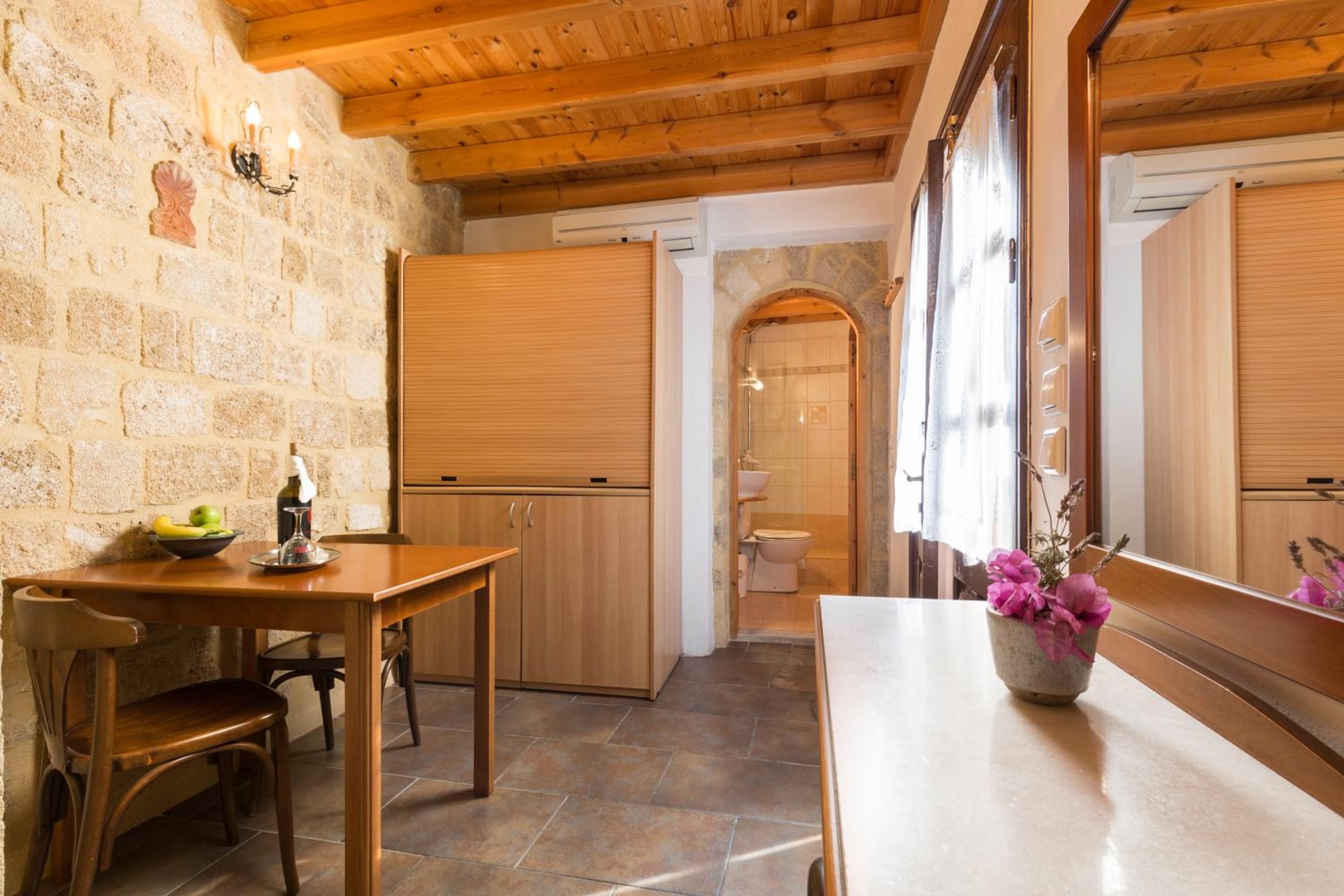 Studio with Balcony (2 Adults) photo 1