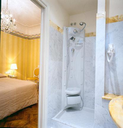 Double or Twin Room - Photo 4